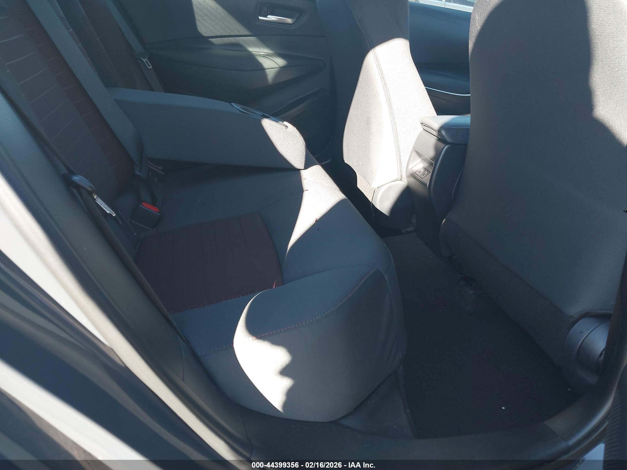 TOYOTA COROLLA image 8