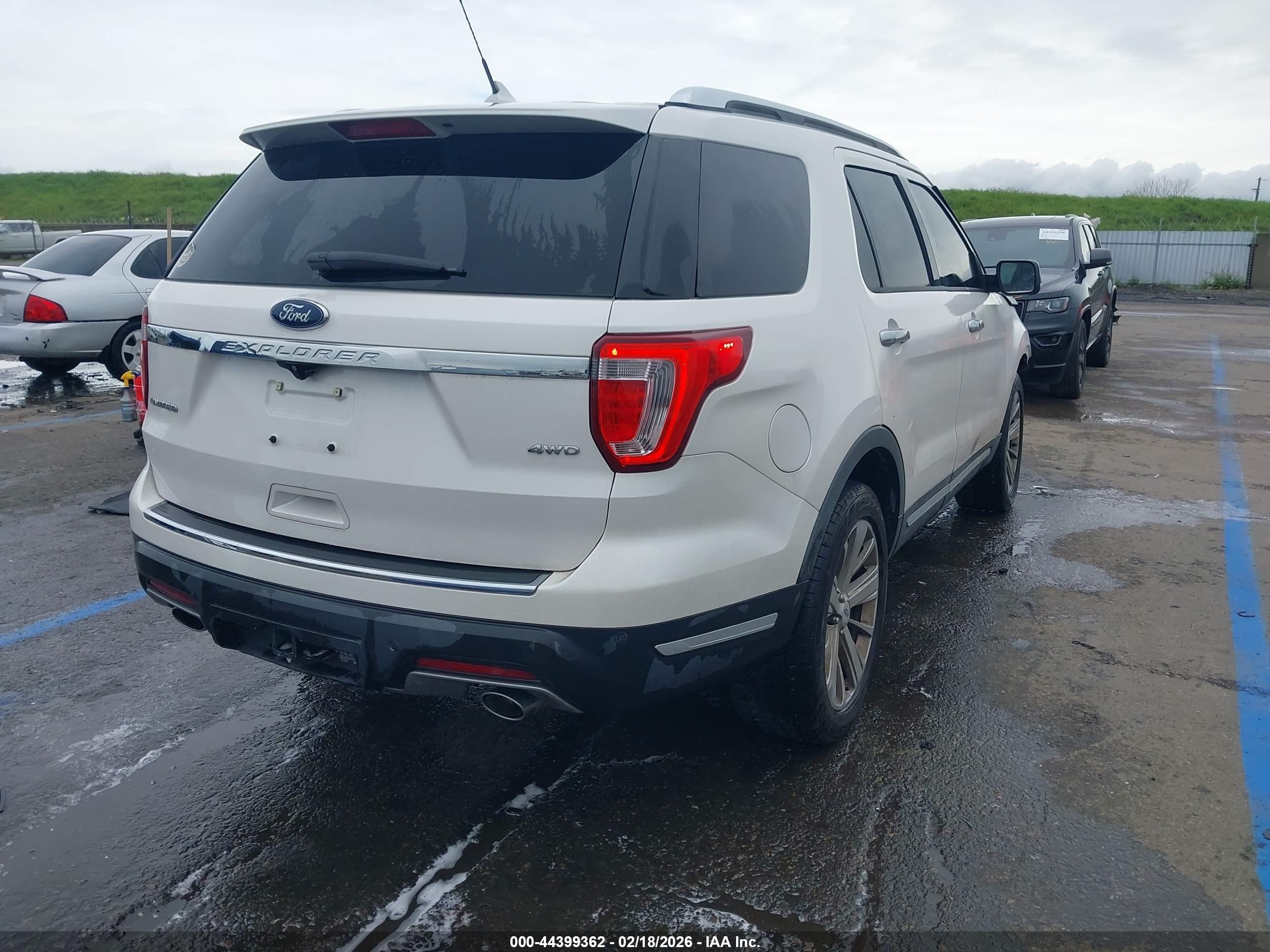 FORD EXPLORER image 4