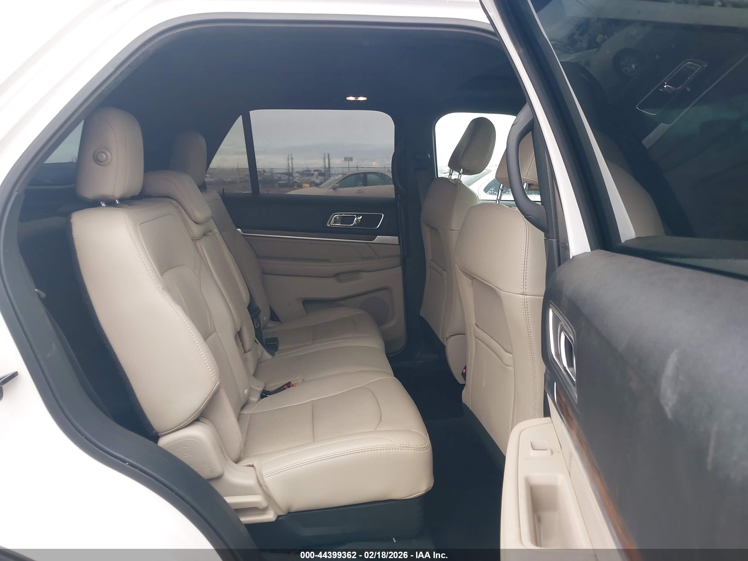 FORD EXPLORER image 8