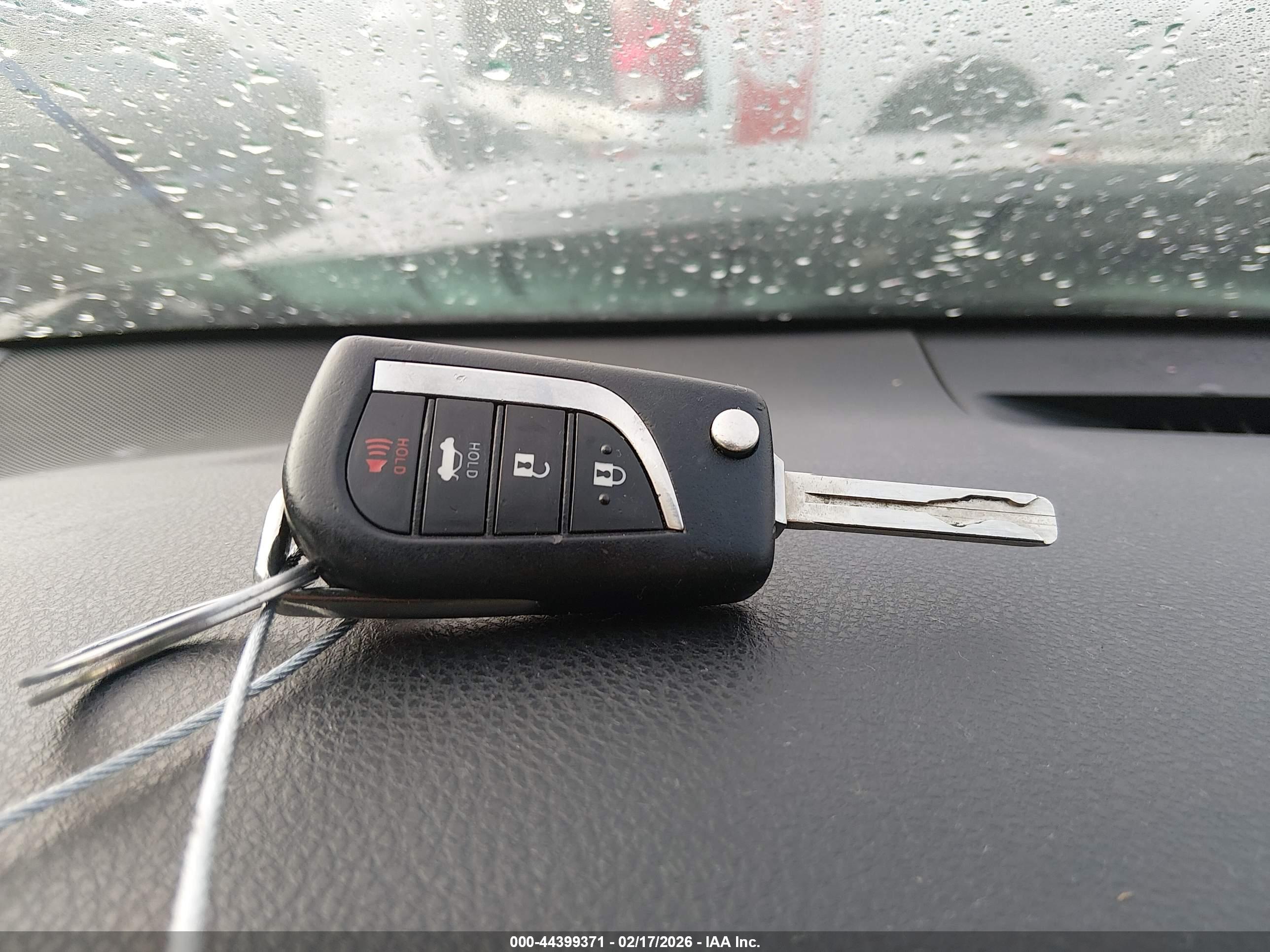 TOYOTA CAMRY image 11