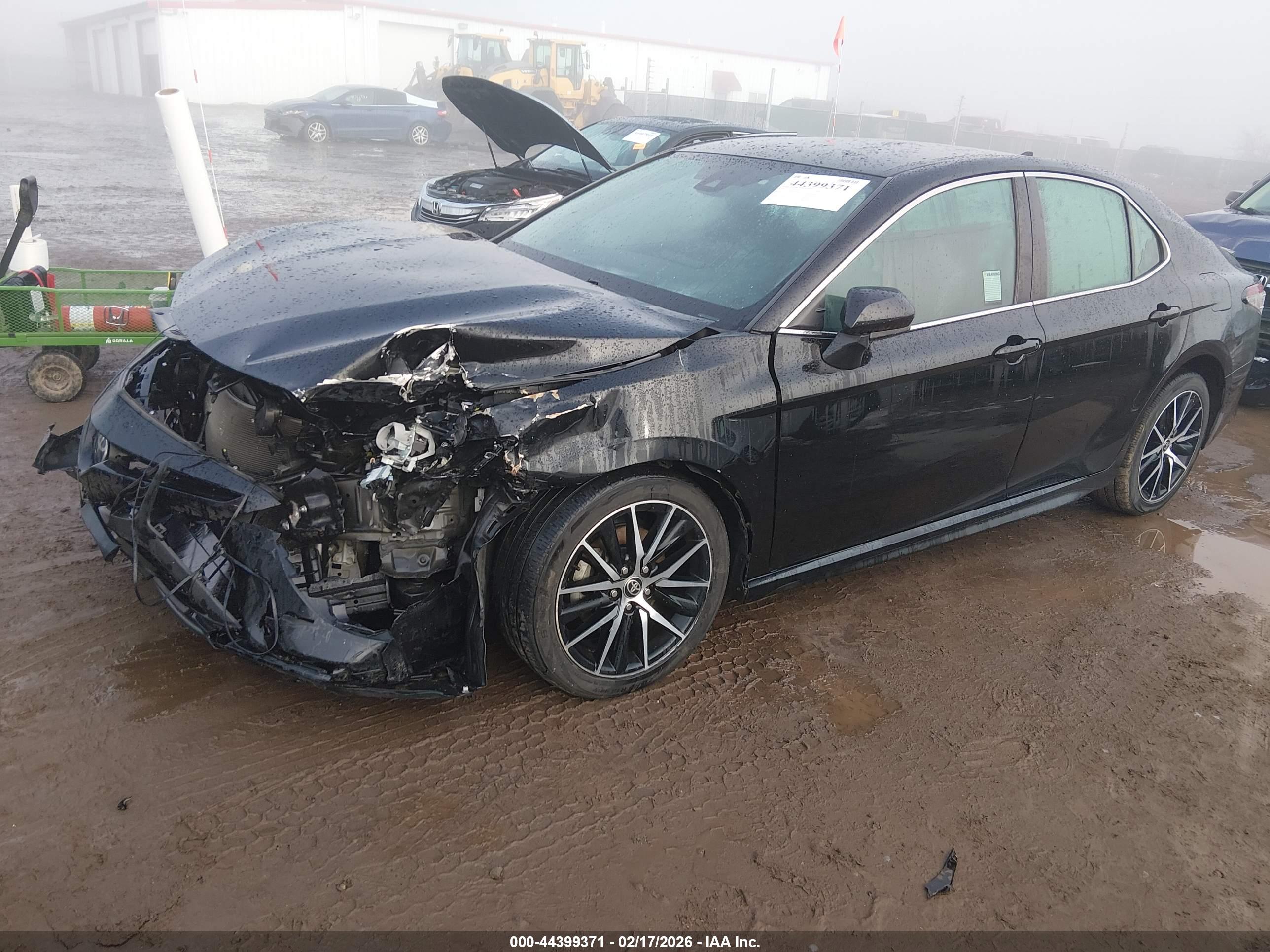 TOYOTA CAMRY image 2
