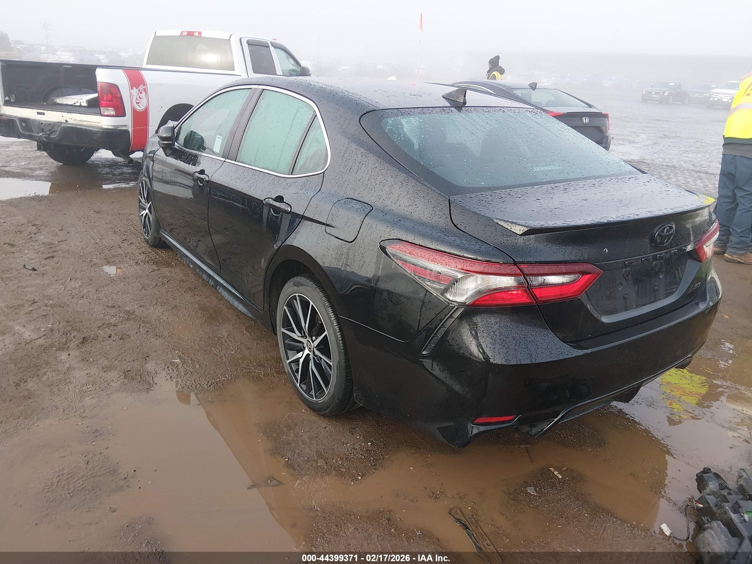 TOYOTA CAMRY image 3