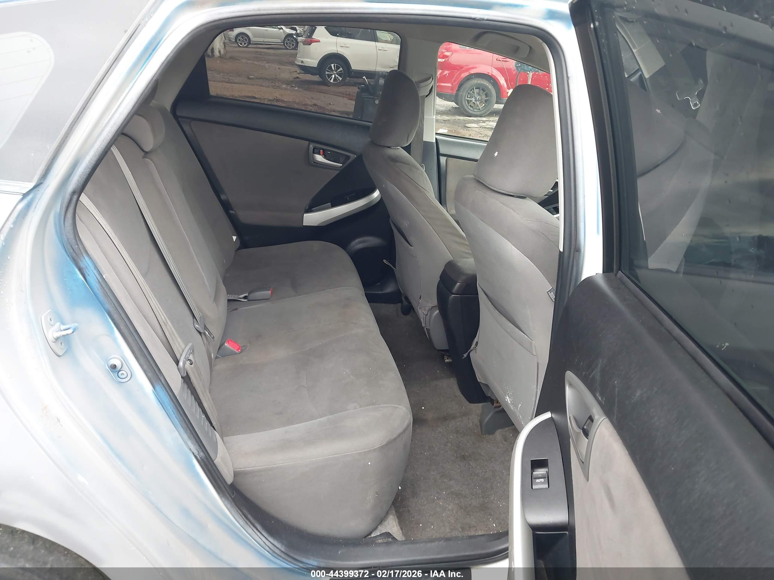 TOYOTA PRIUS image 8
