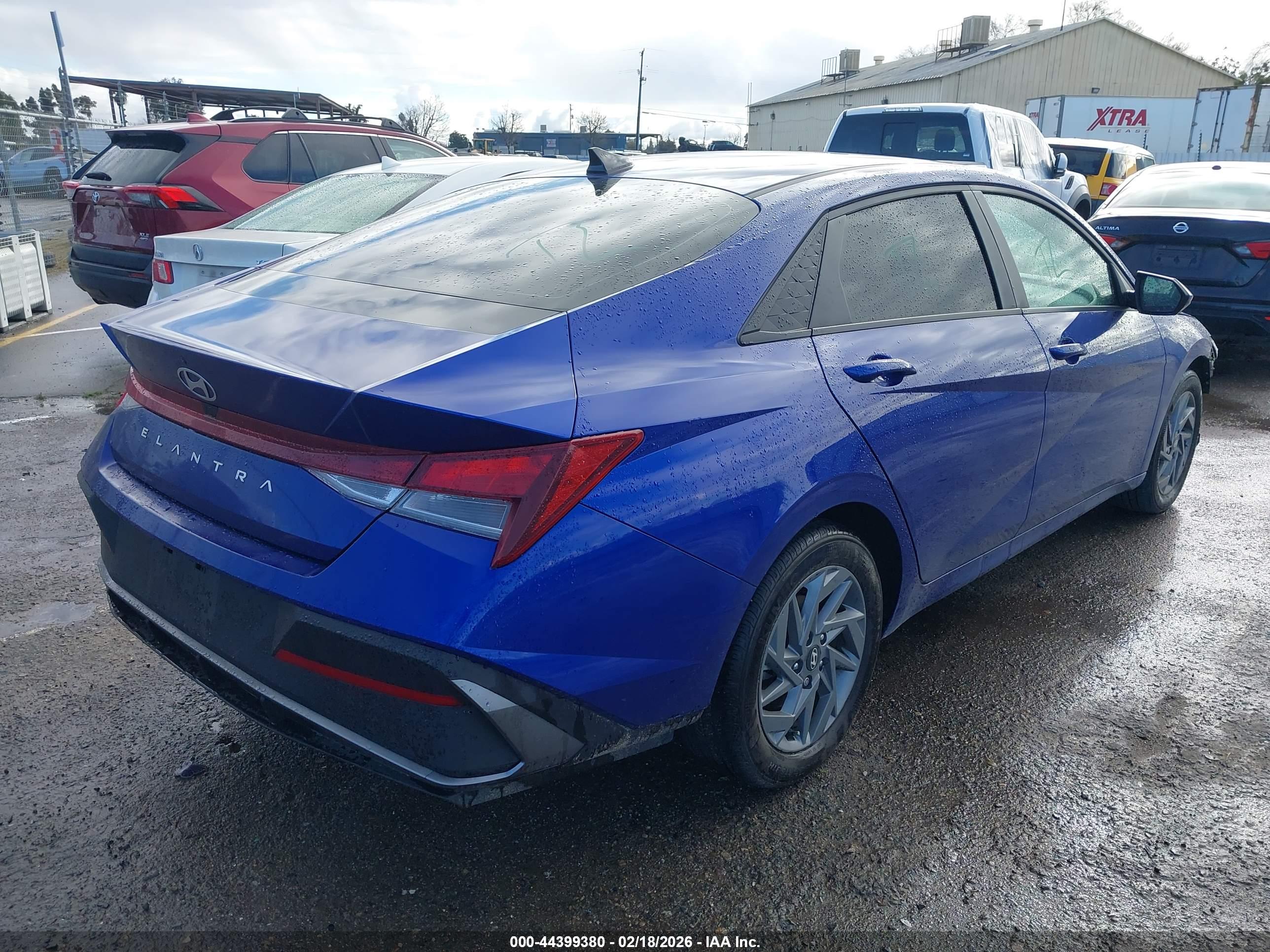 HYUNDAI ELANTRA image 4
