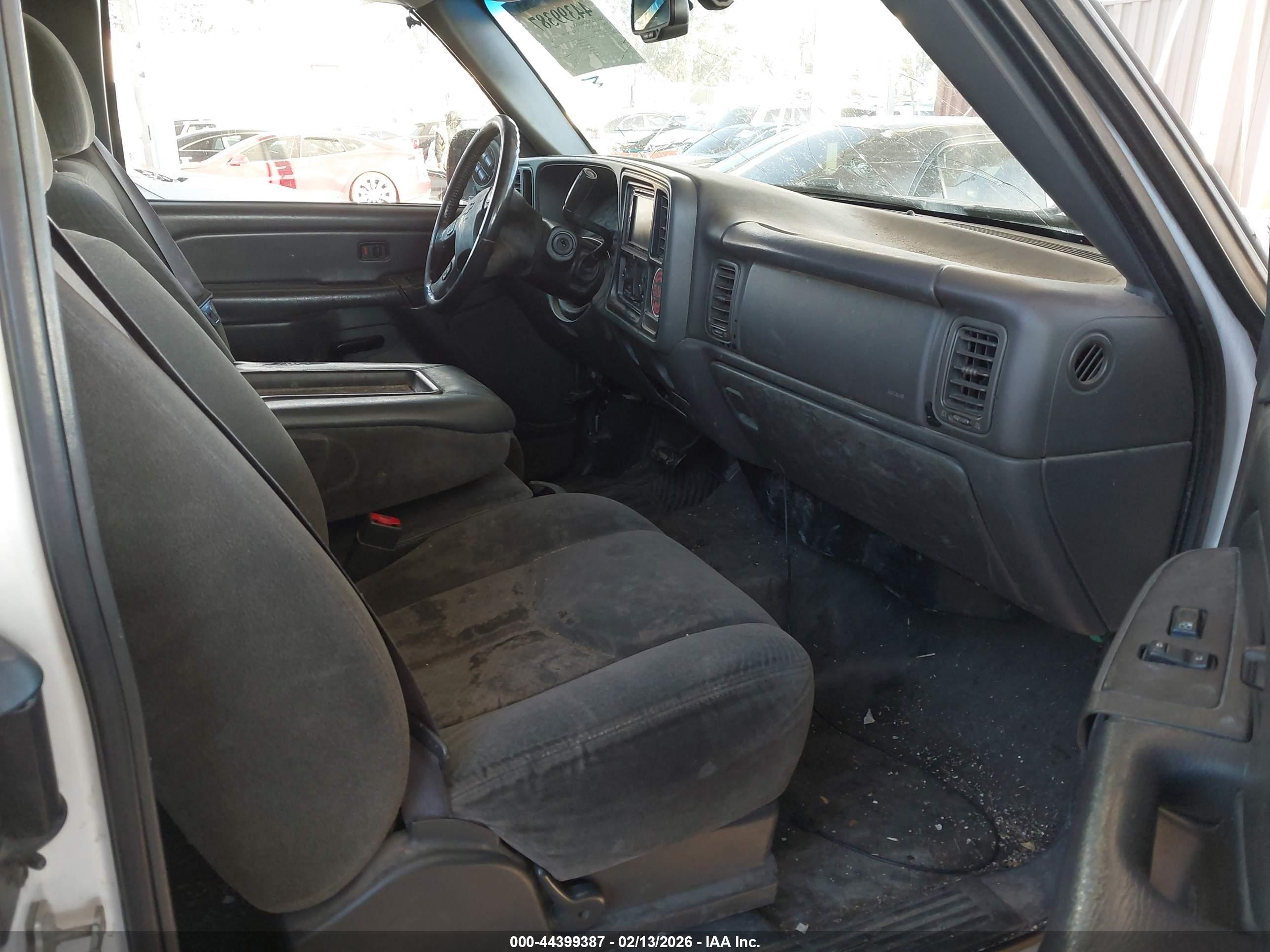 CHEVROLET SILVERADO image 5