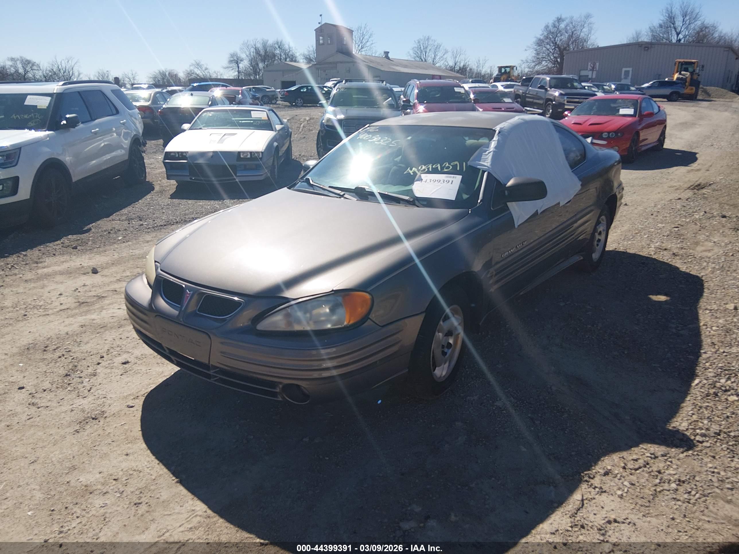 PONTIAC GRAND image 2