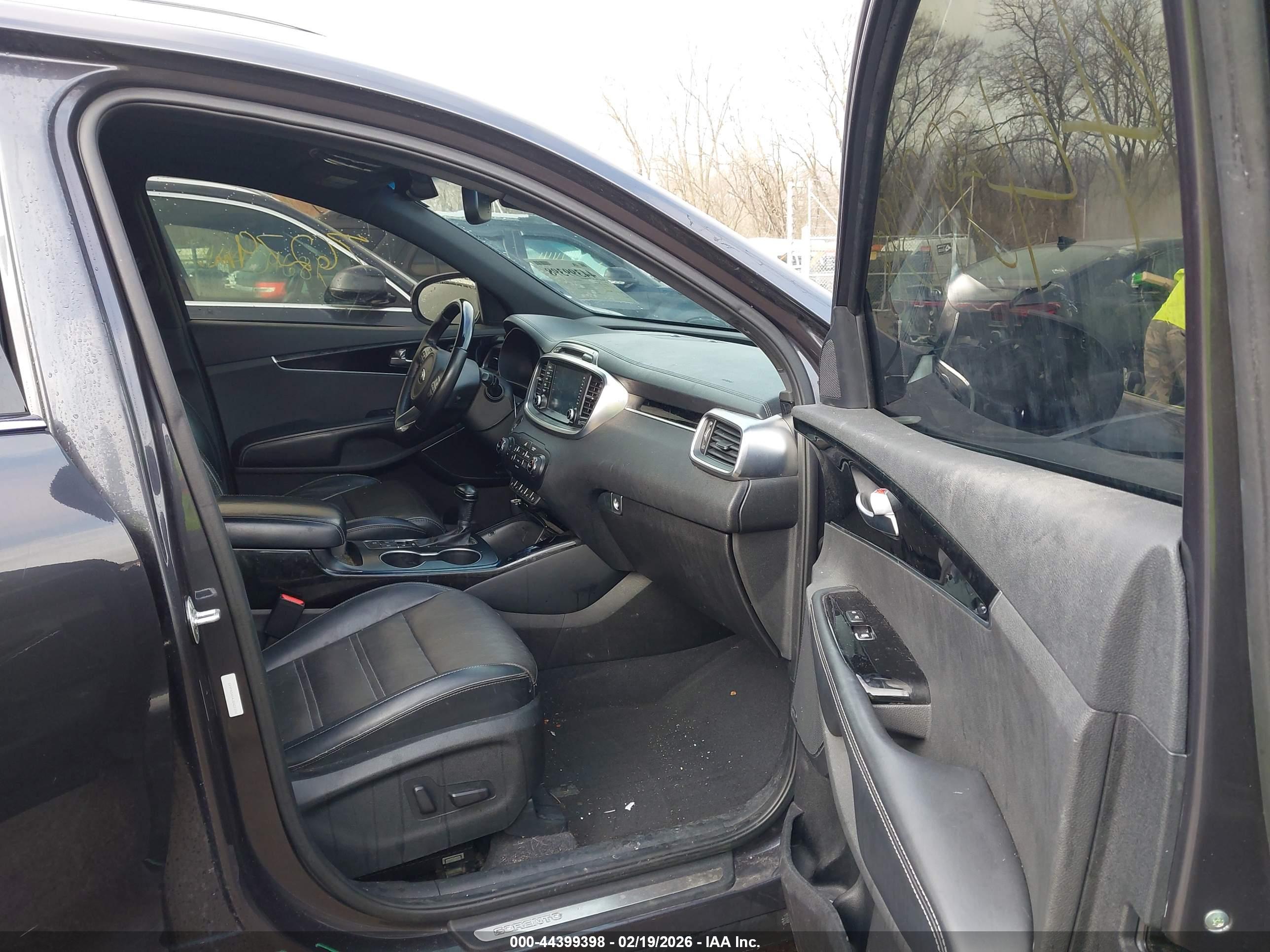 KIA SORENTO image 5
