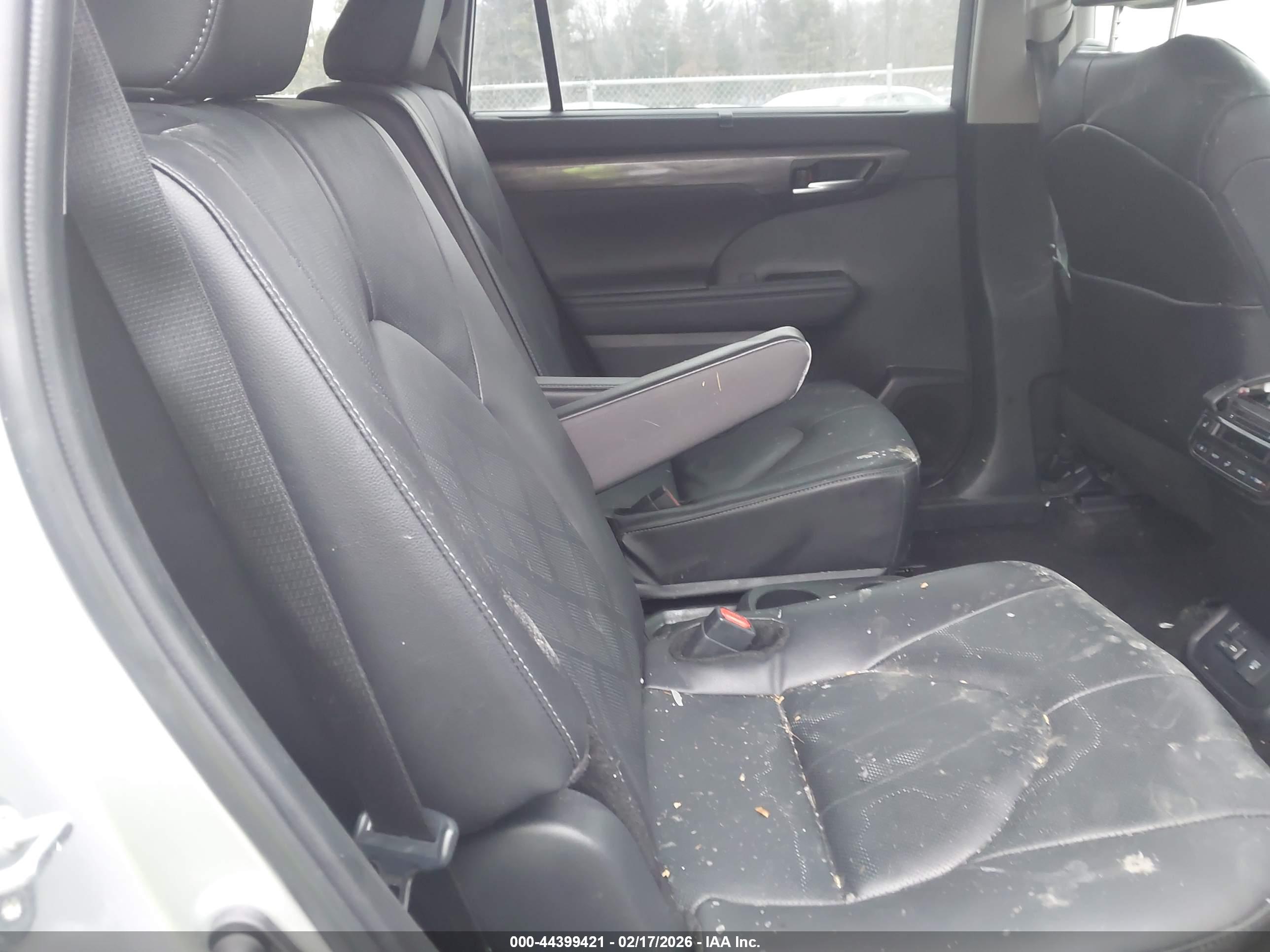 TOYOTA HIGHLANDER image 8
