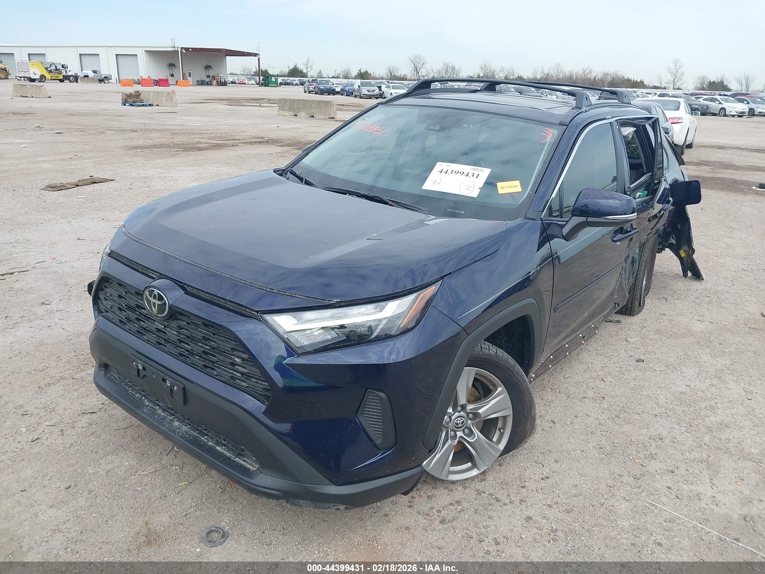 TOYOTA RAV4 image 2
