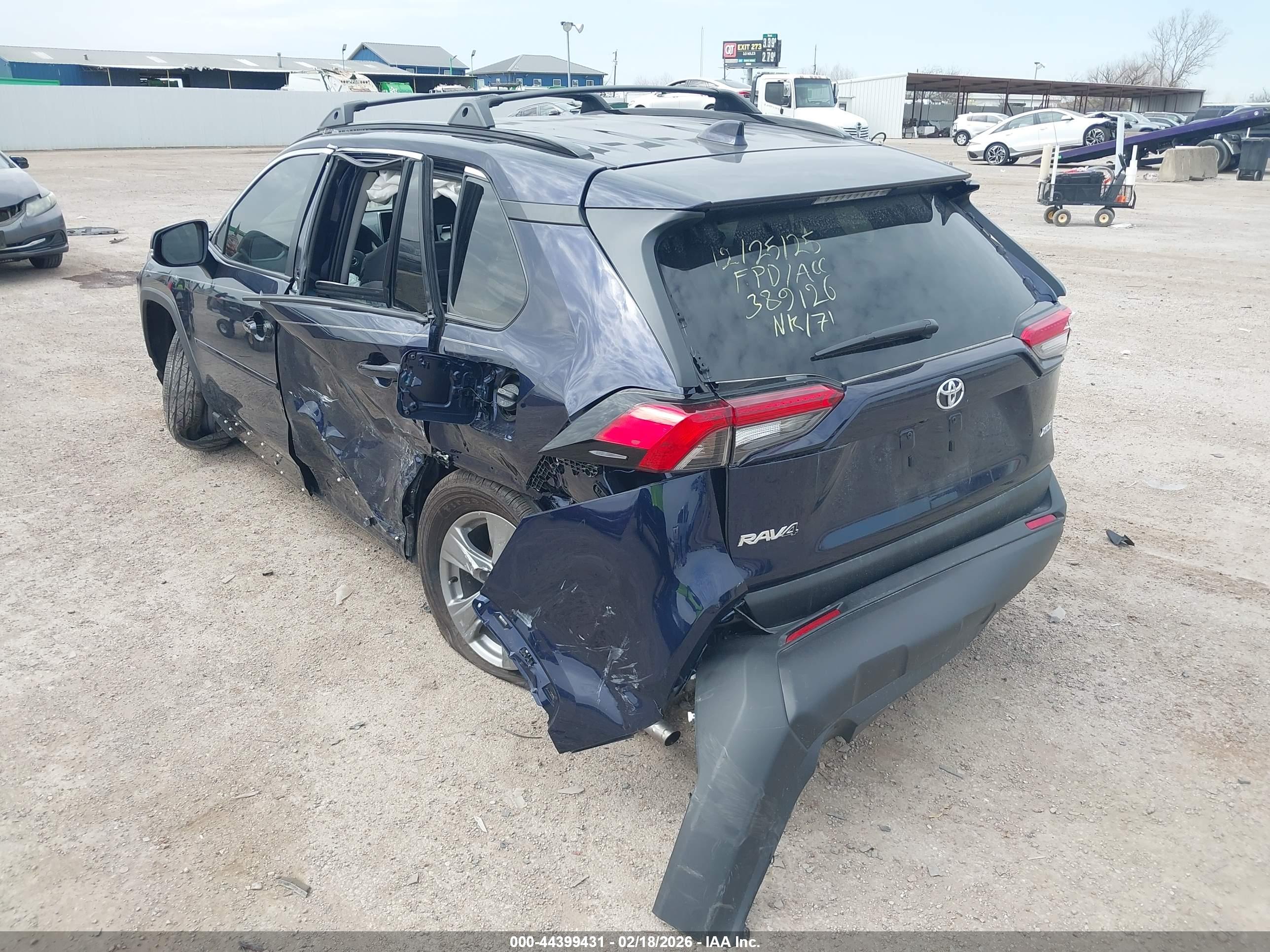 TOYOTA RAV4 image 3