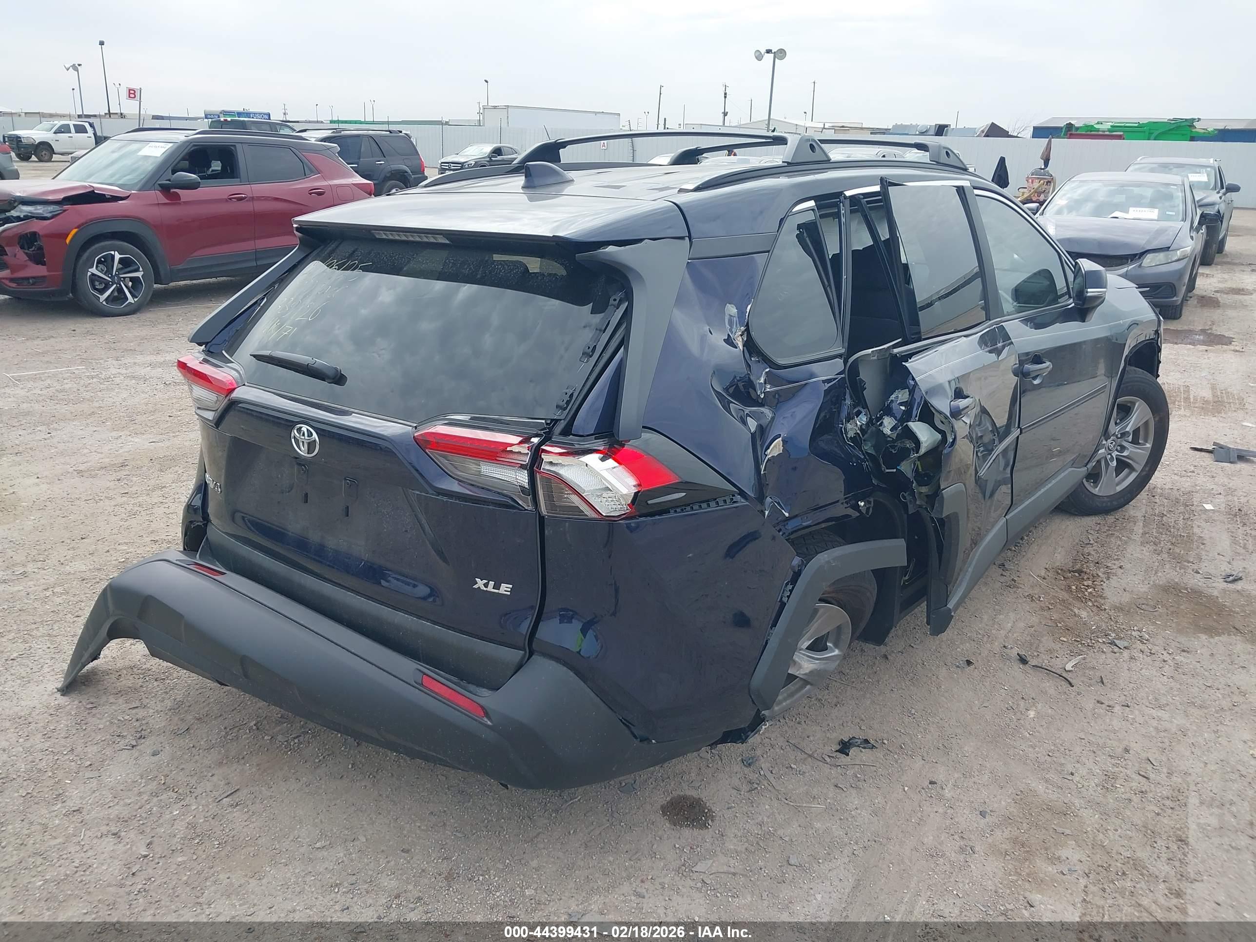 TOYOTA RAV4 image 4