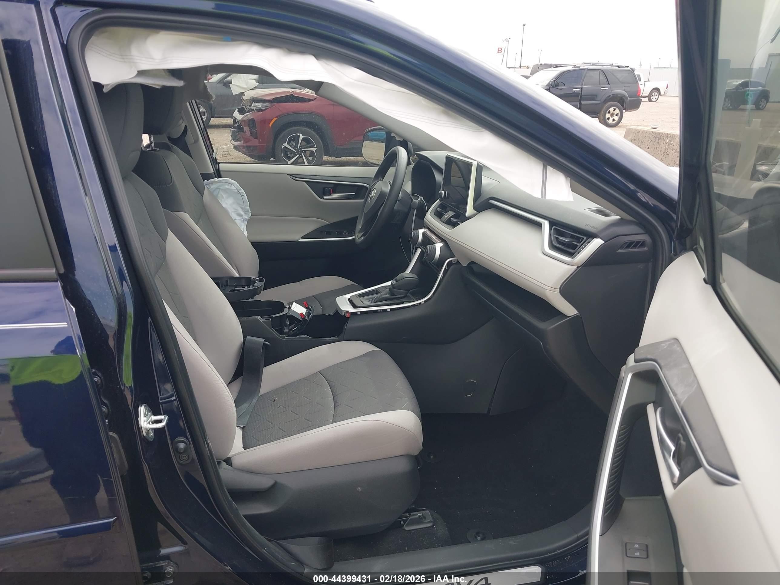 TOYOTA RAV4 image 5