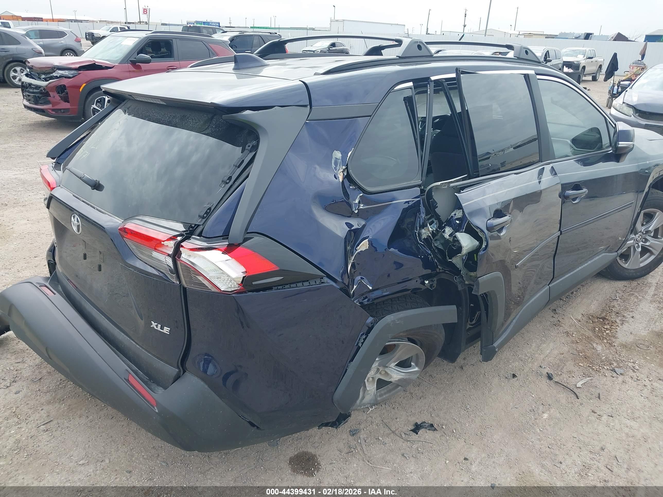 TOYOTA RAV4 image 6