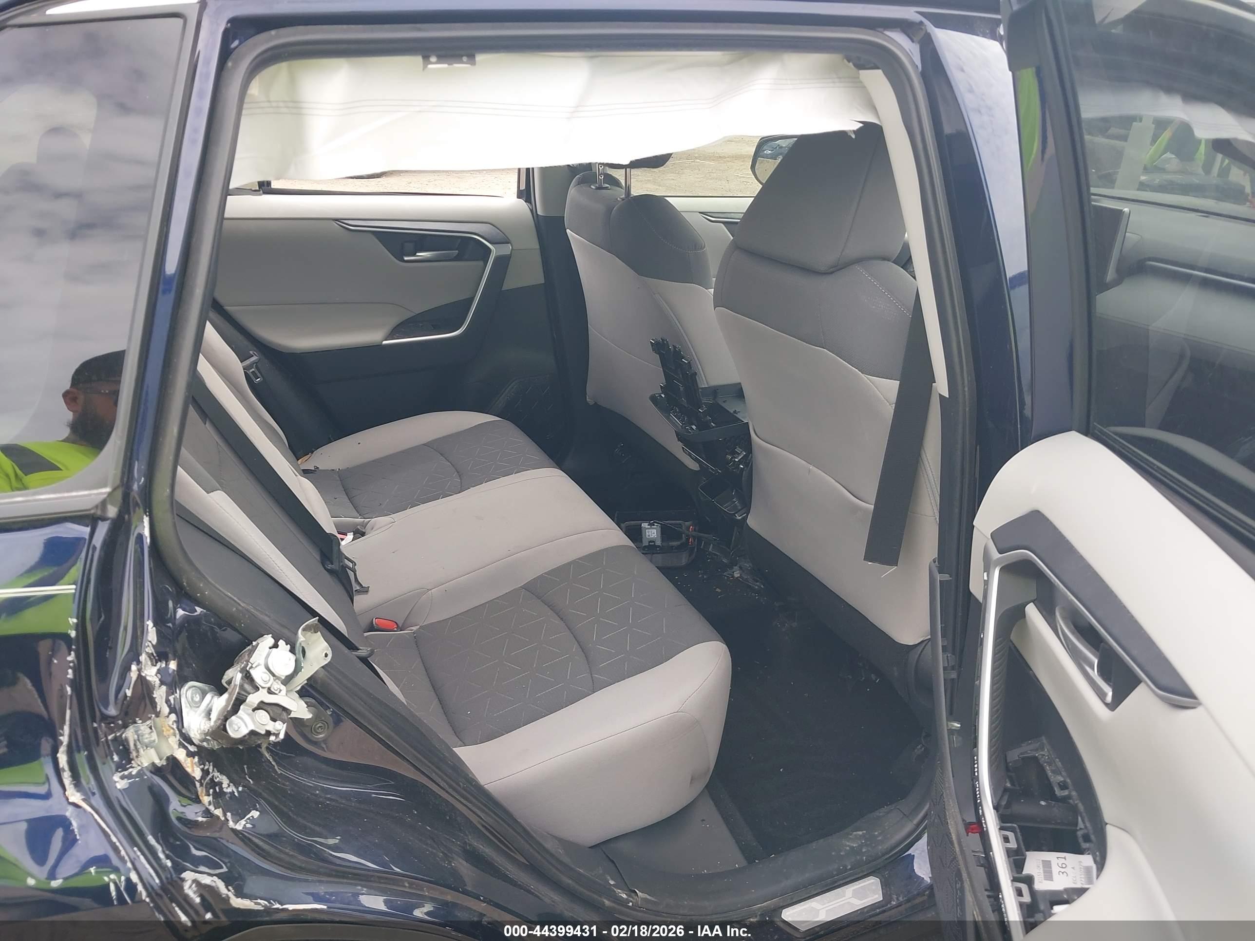TOYOTA RAV4 image 8