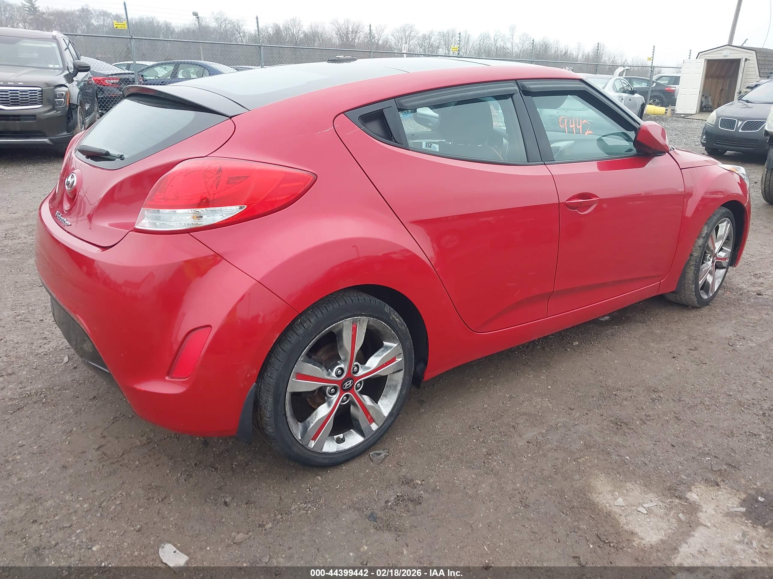 HYUNDAI VELOSTER image 4