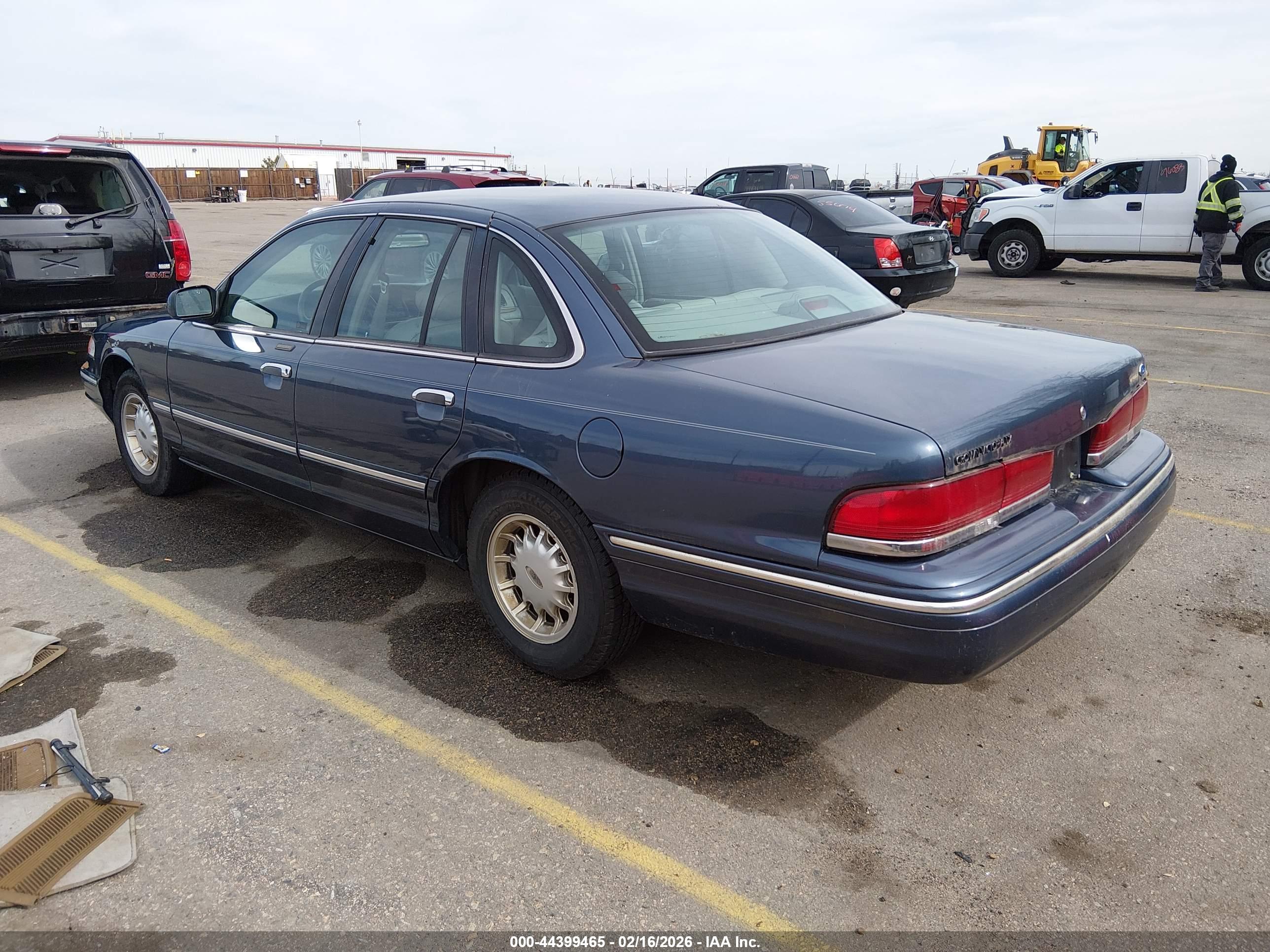 FORD CROWN image 3