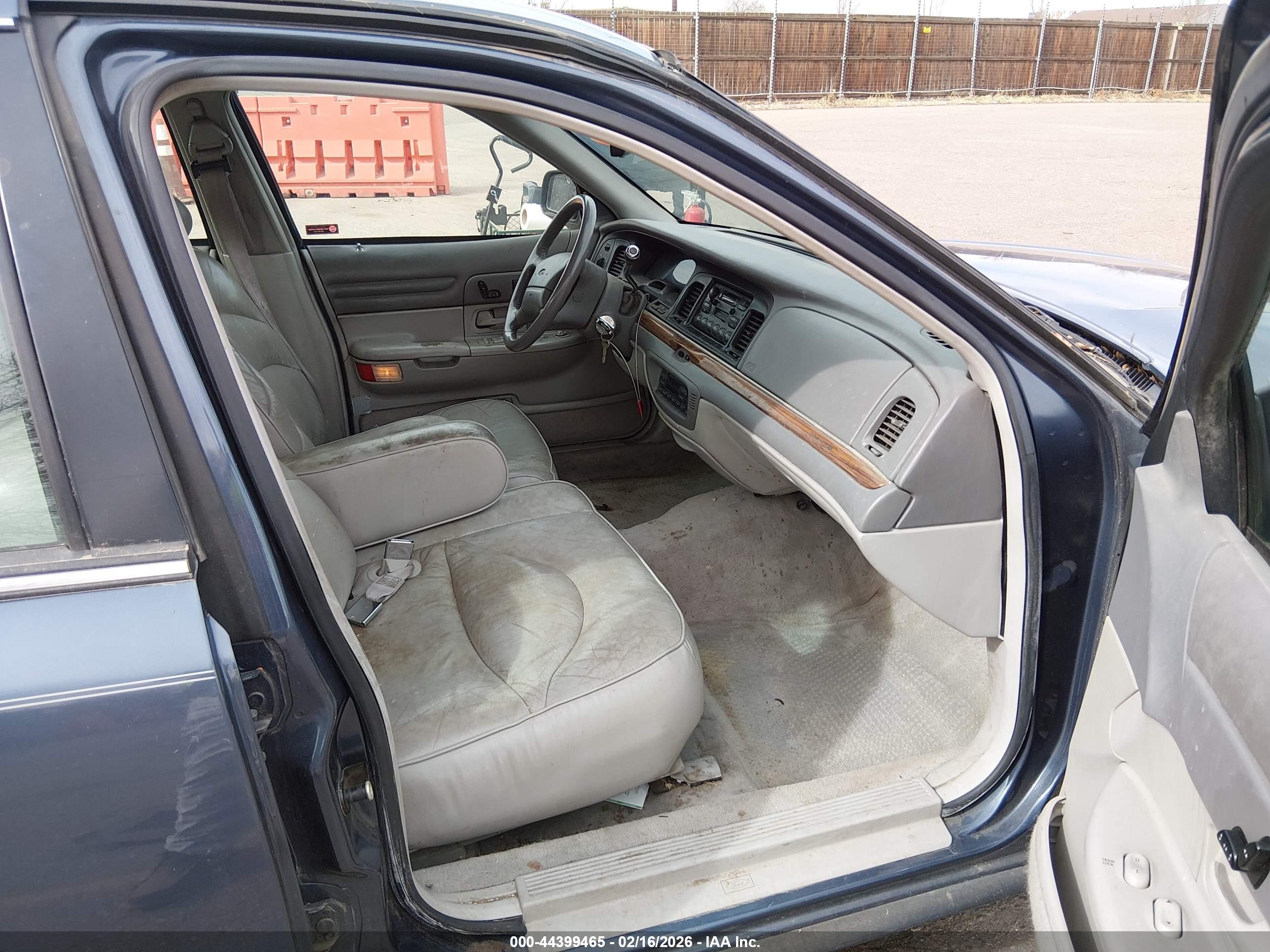 FORD CROWN image 5