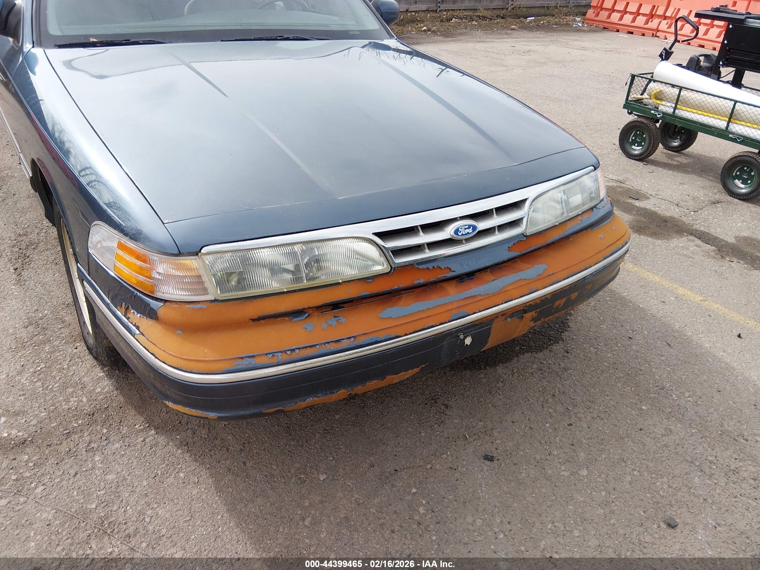 FORD CROWN image 6