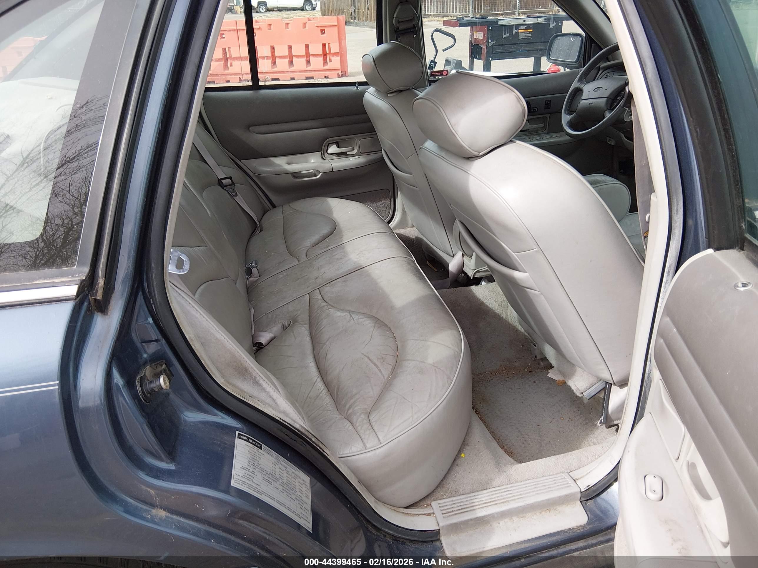 FORD CROWN image 8