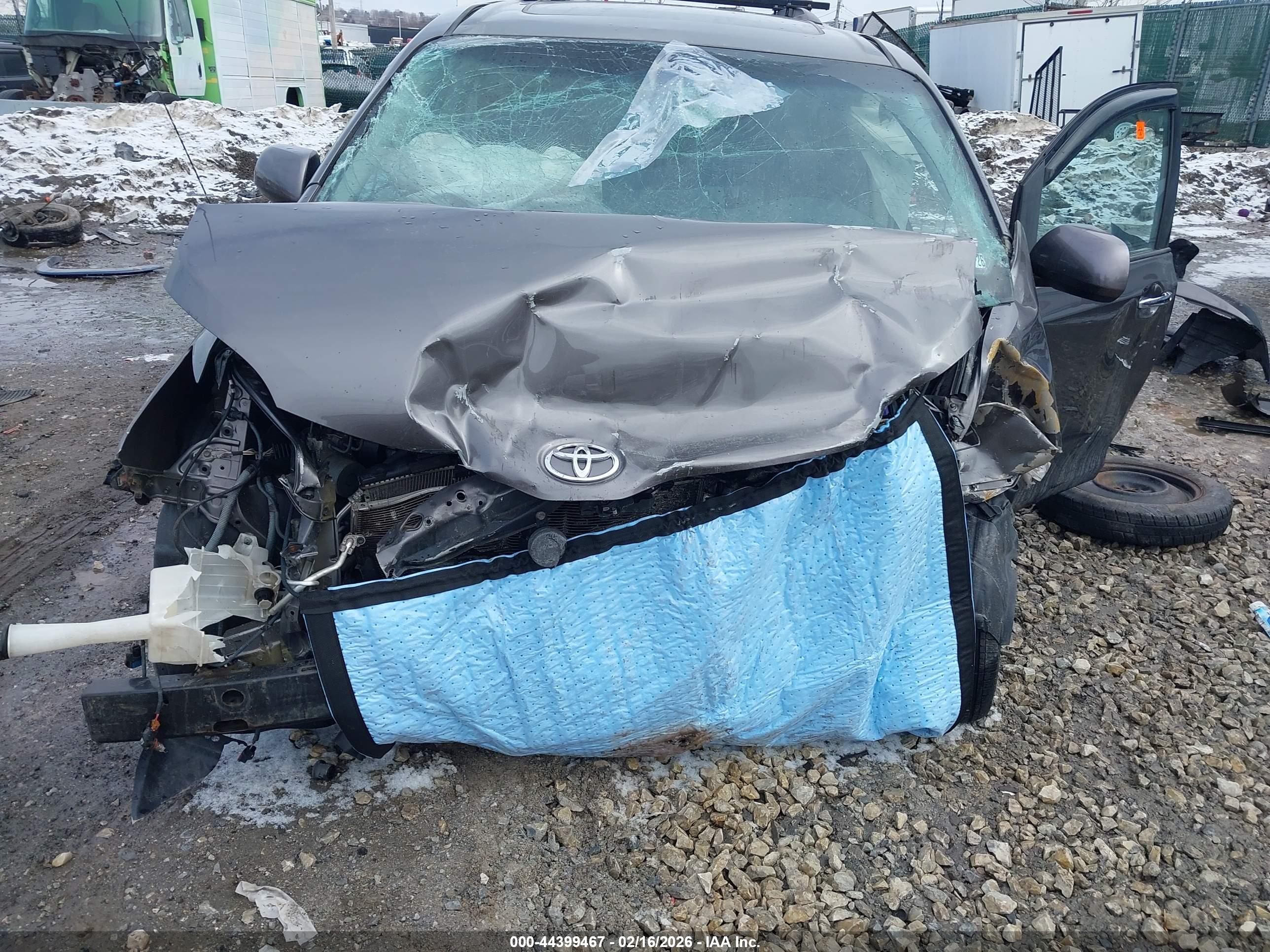 TOYOTA SIENNA image 10
