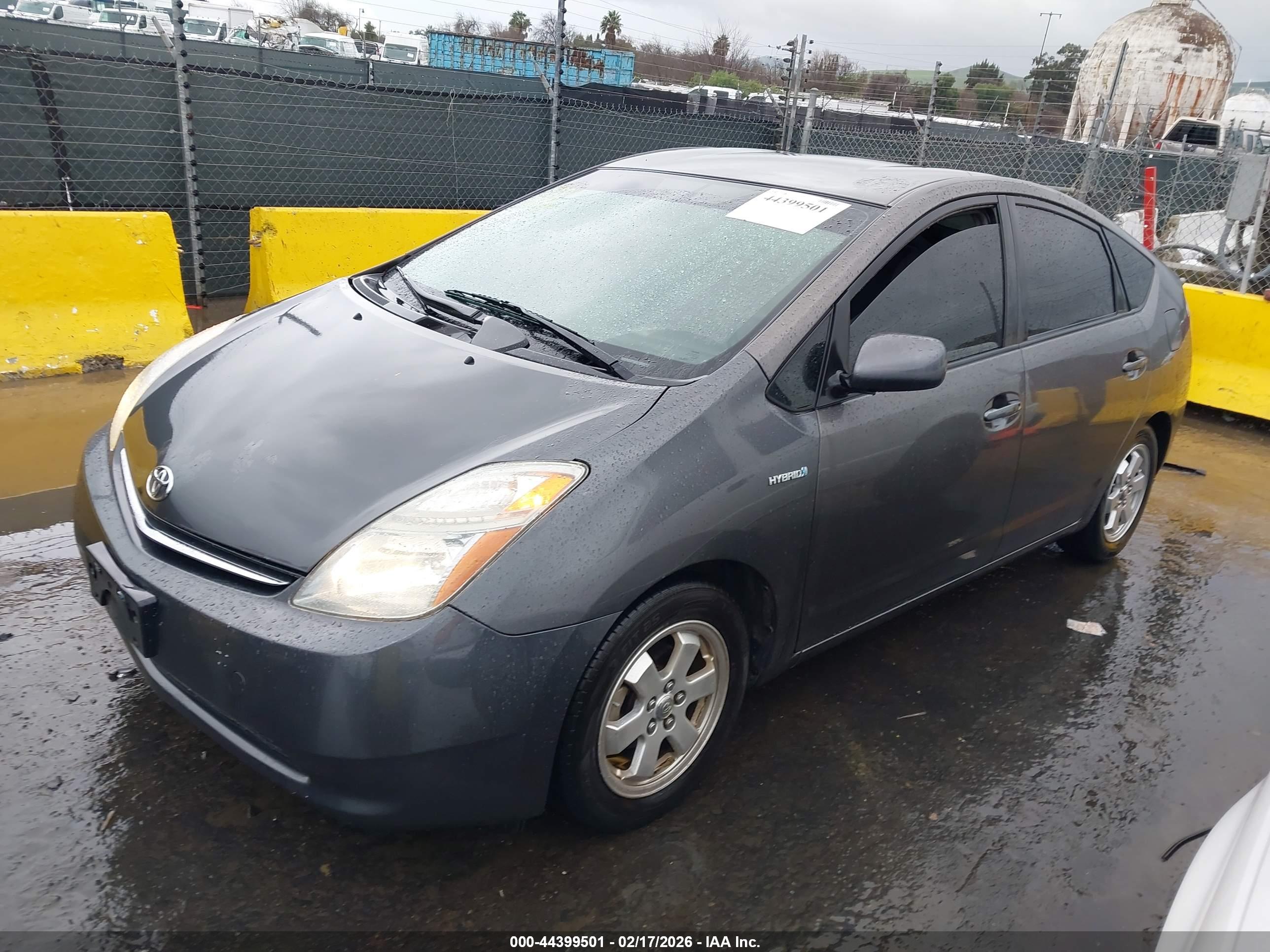 TOYOTA PRIUS image 2