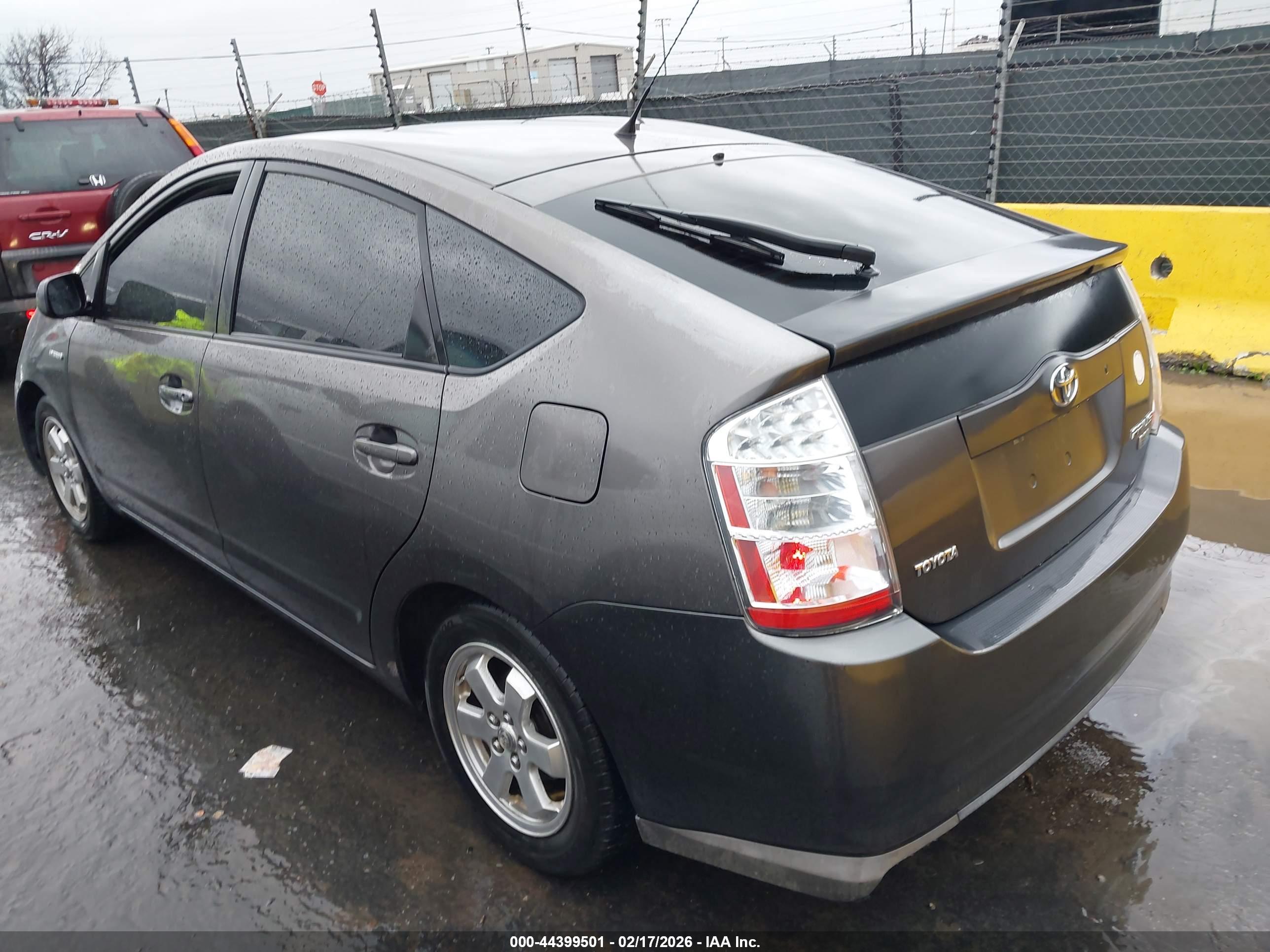 TOYOTA PRIUS image 3