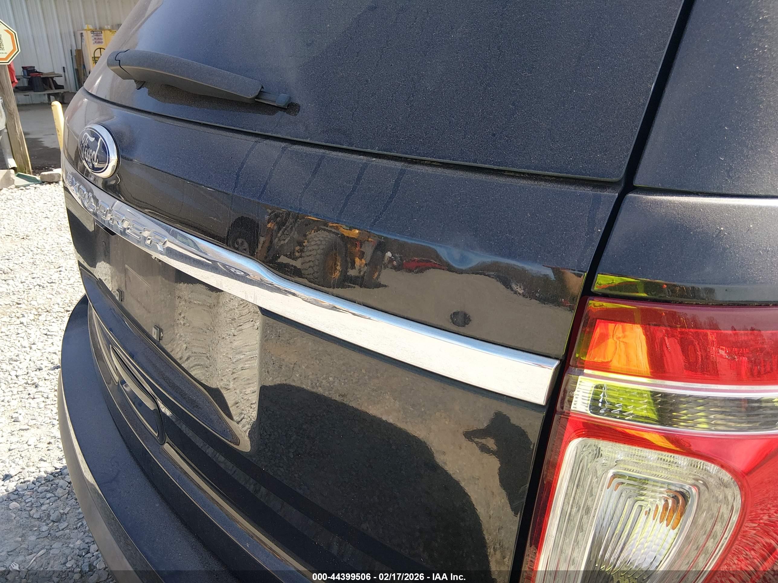 FORD EXPLORER image 6