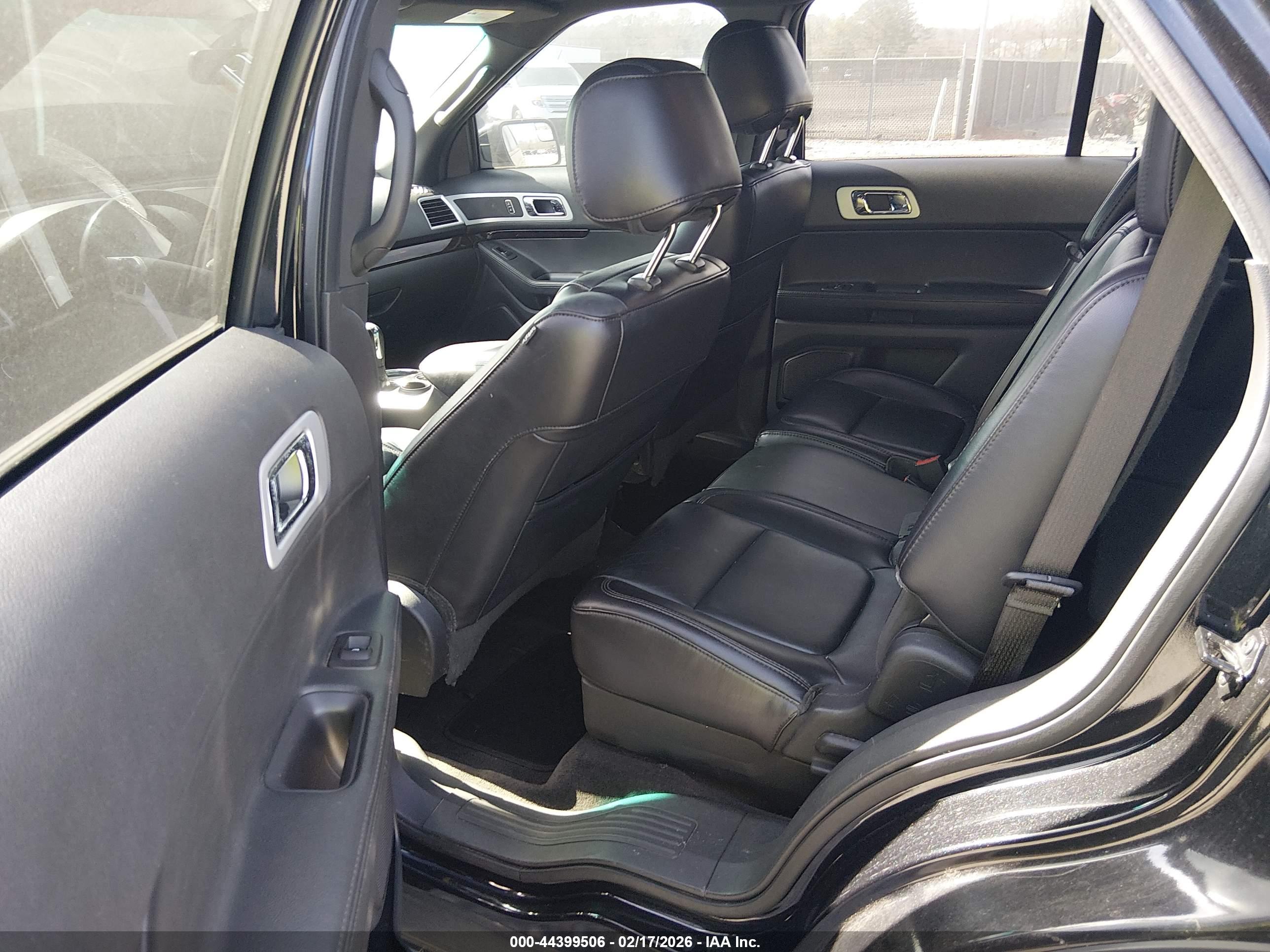 FORD EXPLORER image 8