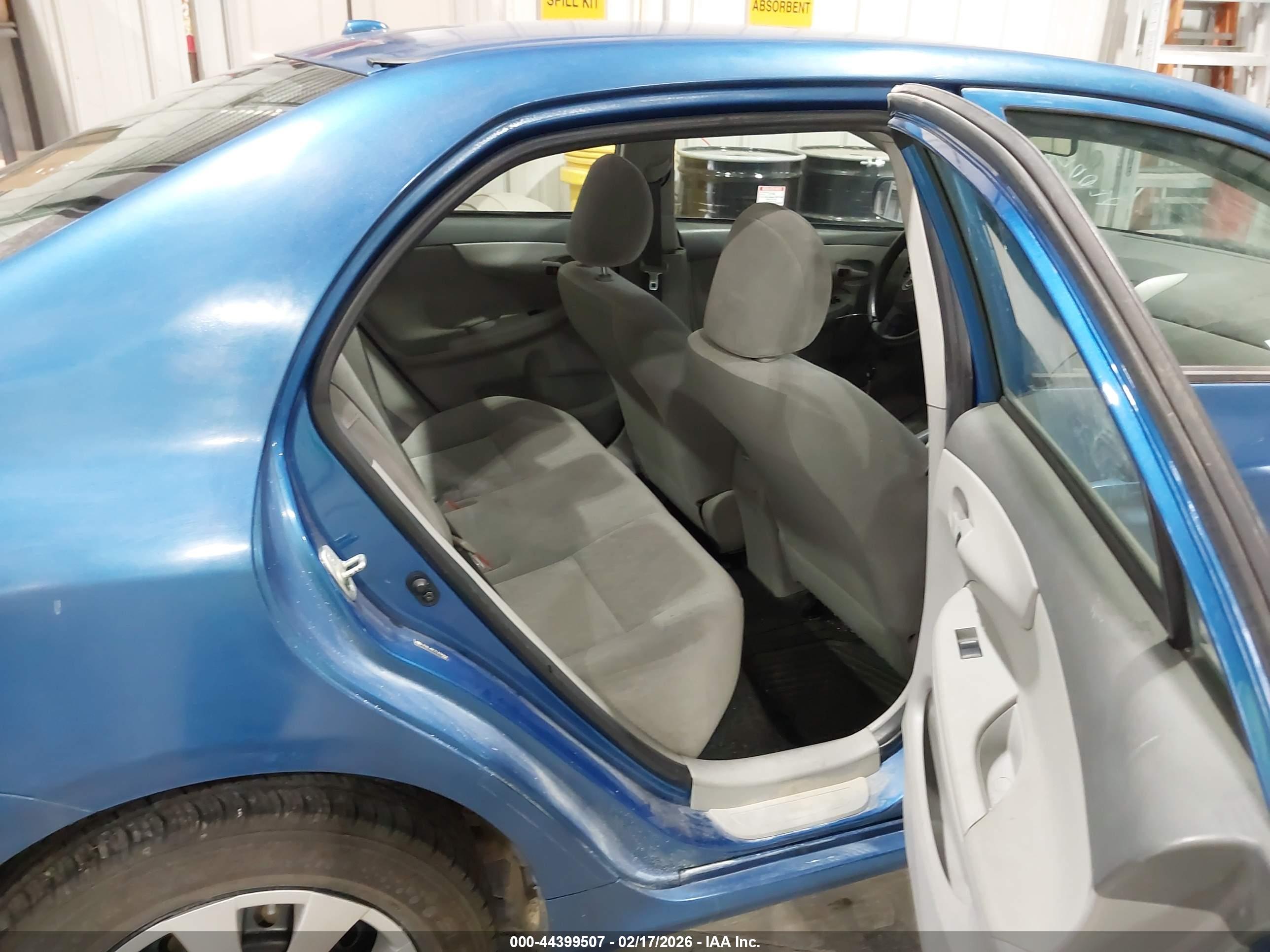 TOYOTA COROLLA image 8