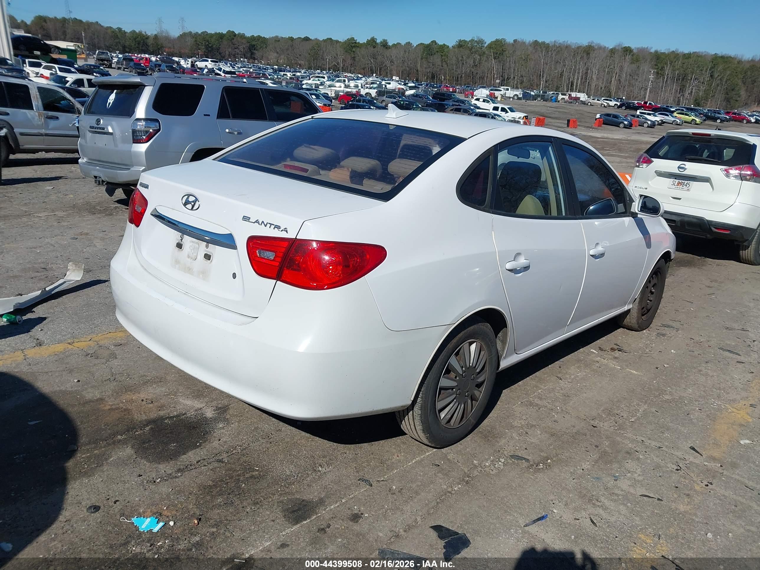 HYUNDAI ELANTRA image 4