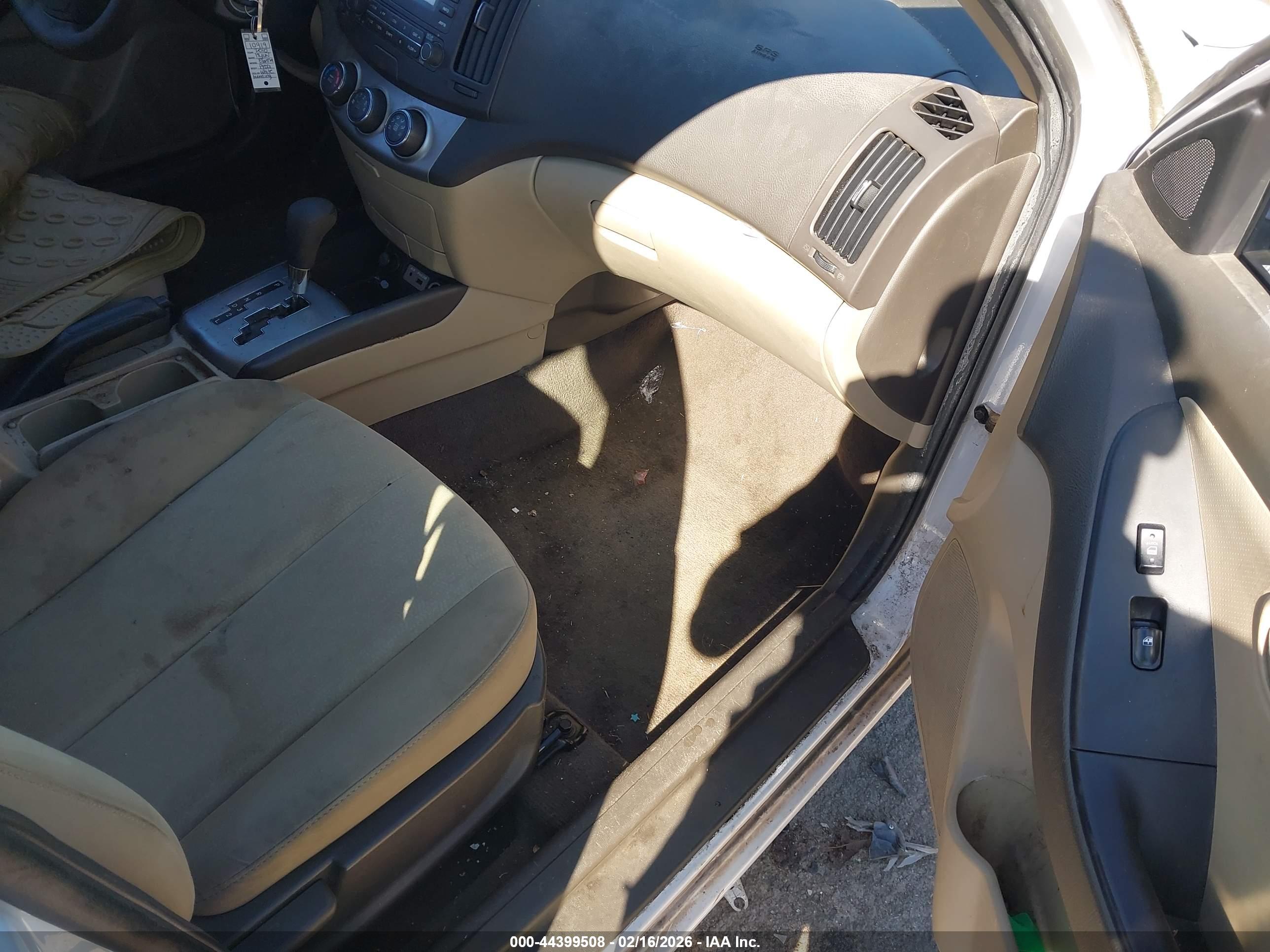 HYUNDAI ELANTRA image 5