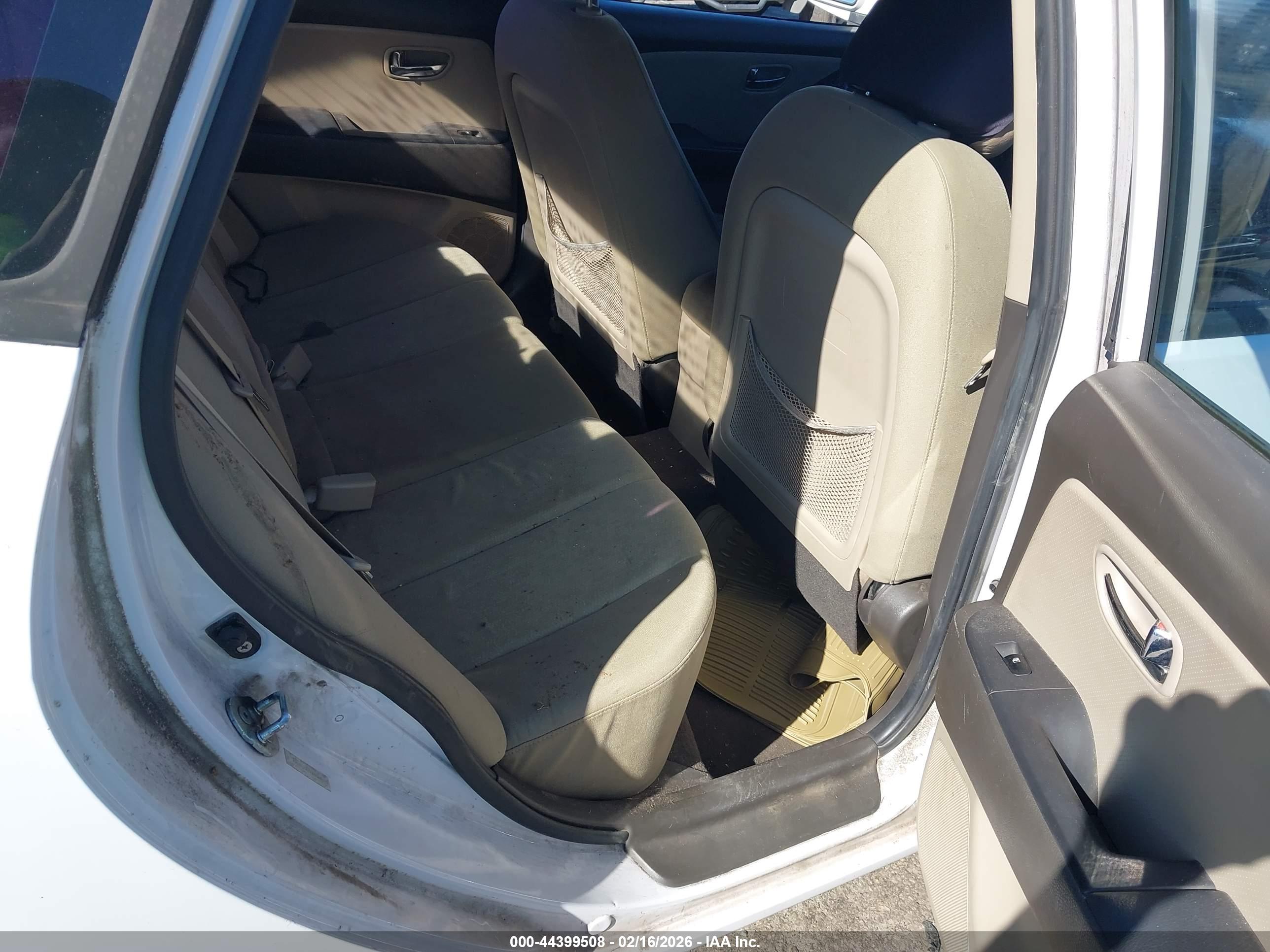 HYUNDAI ELANTRA image 8