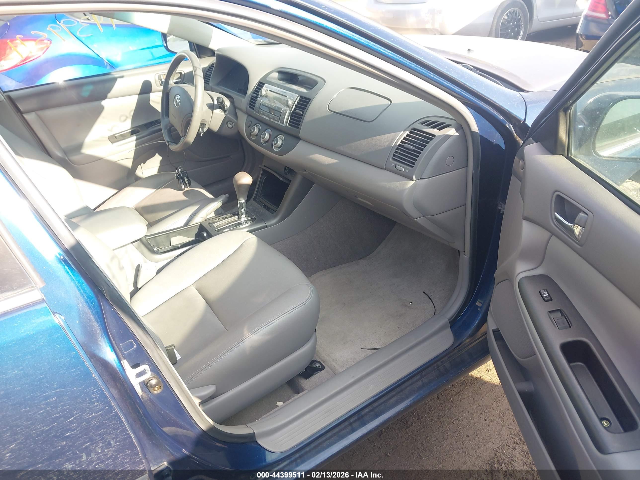 TOYOTA CAMRY image 5