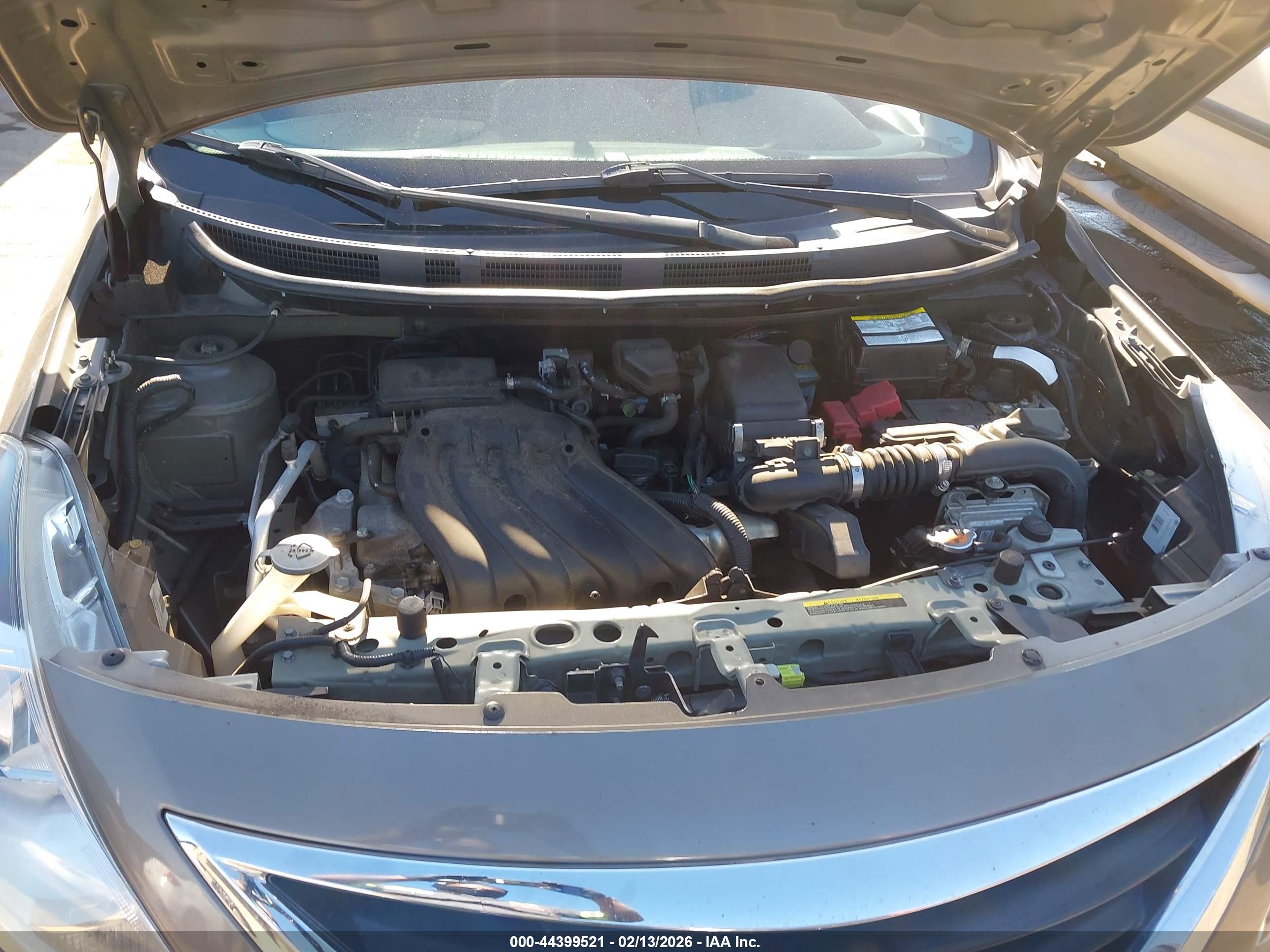 NISSAN VERSA image 10