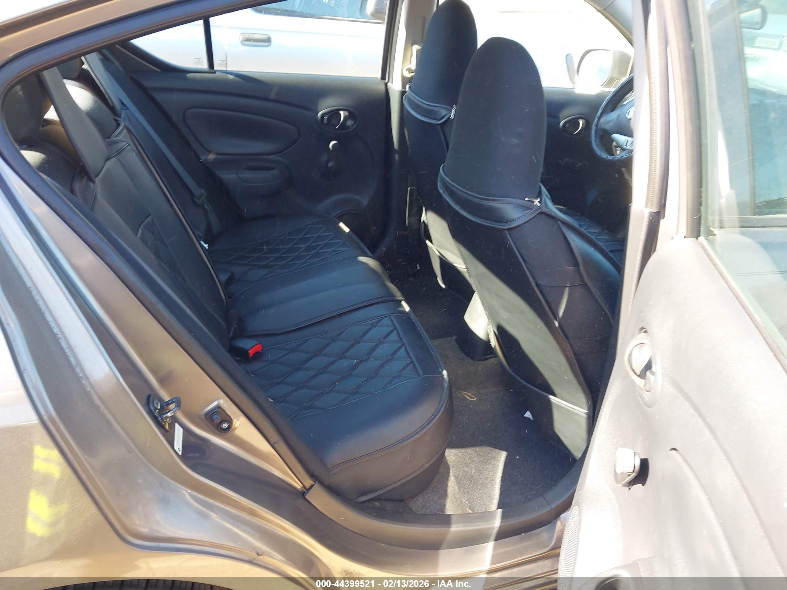 NISSAN VERSA image 8