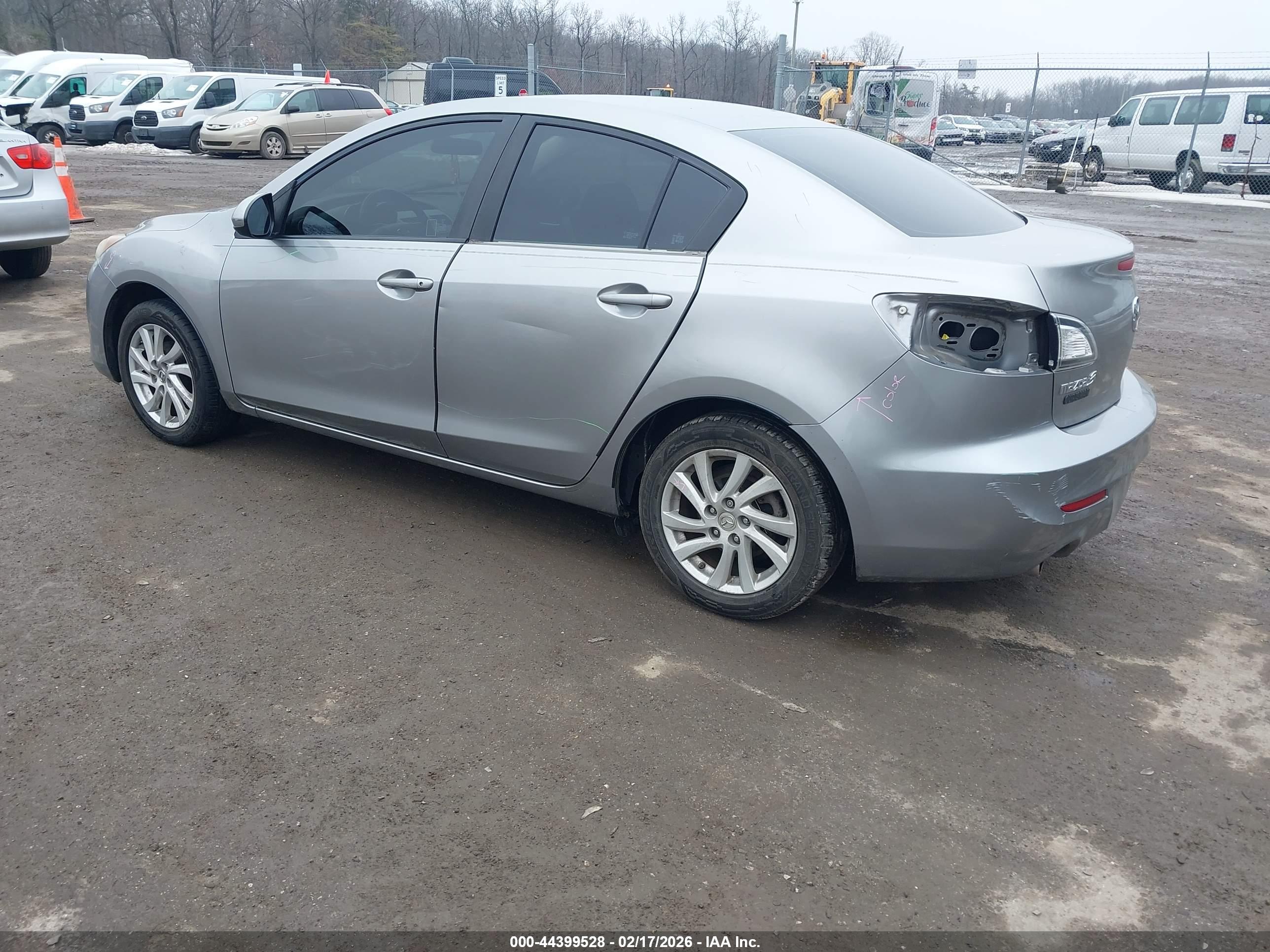 MAZDA MAZDA3 image 3