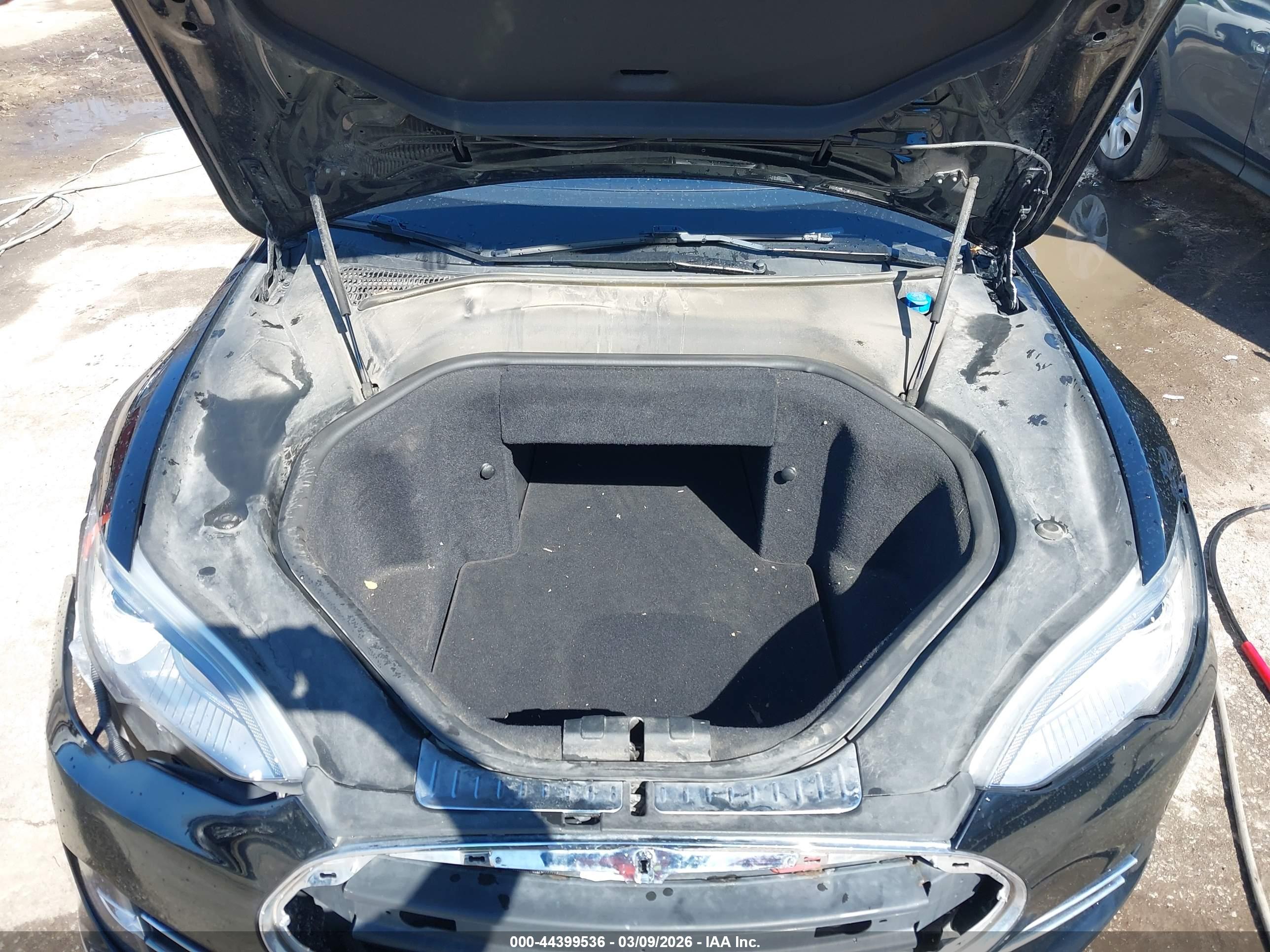 TESLA MODEL image 10
