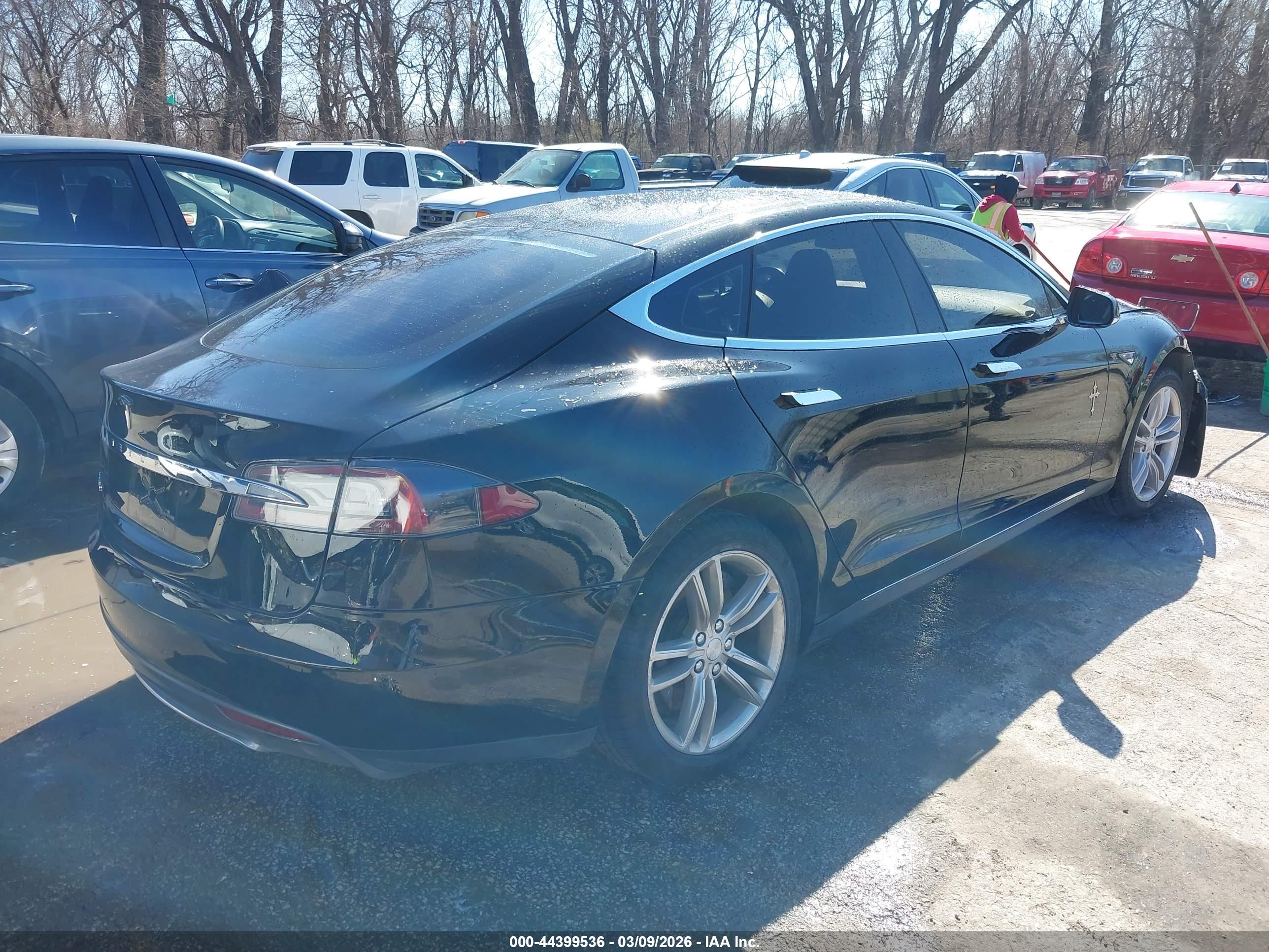 TESLA MODEL image 4