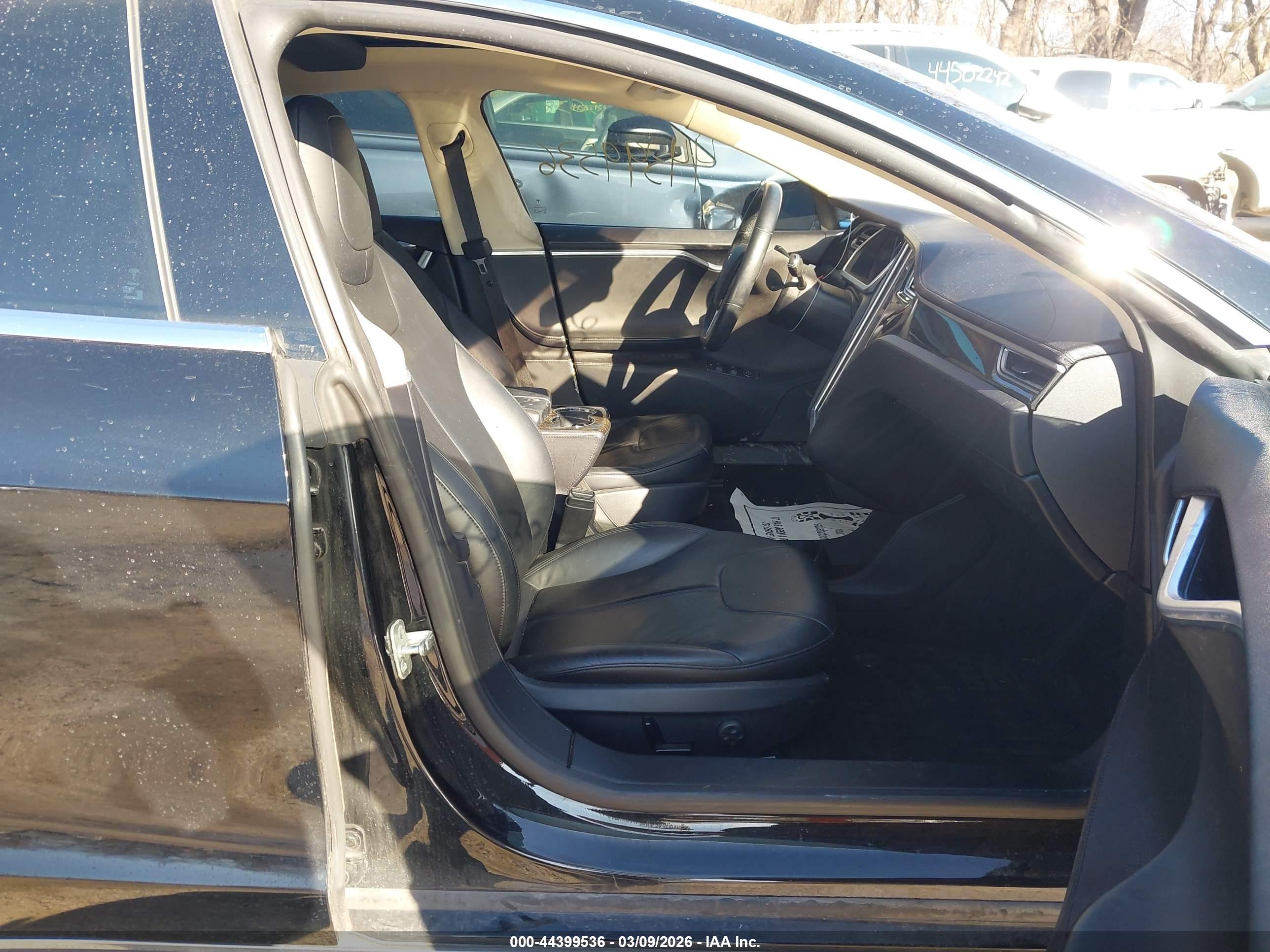 TESLA MODEL image 5