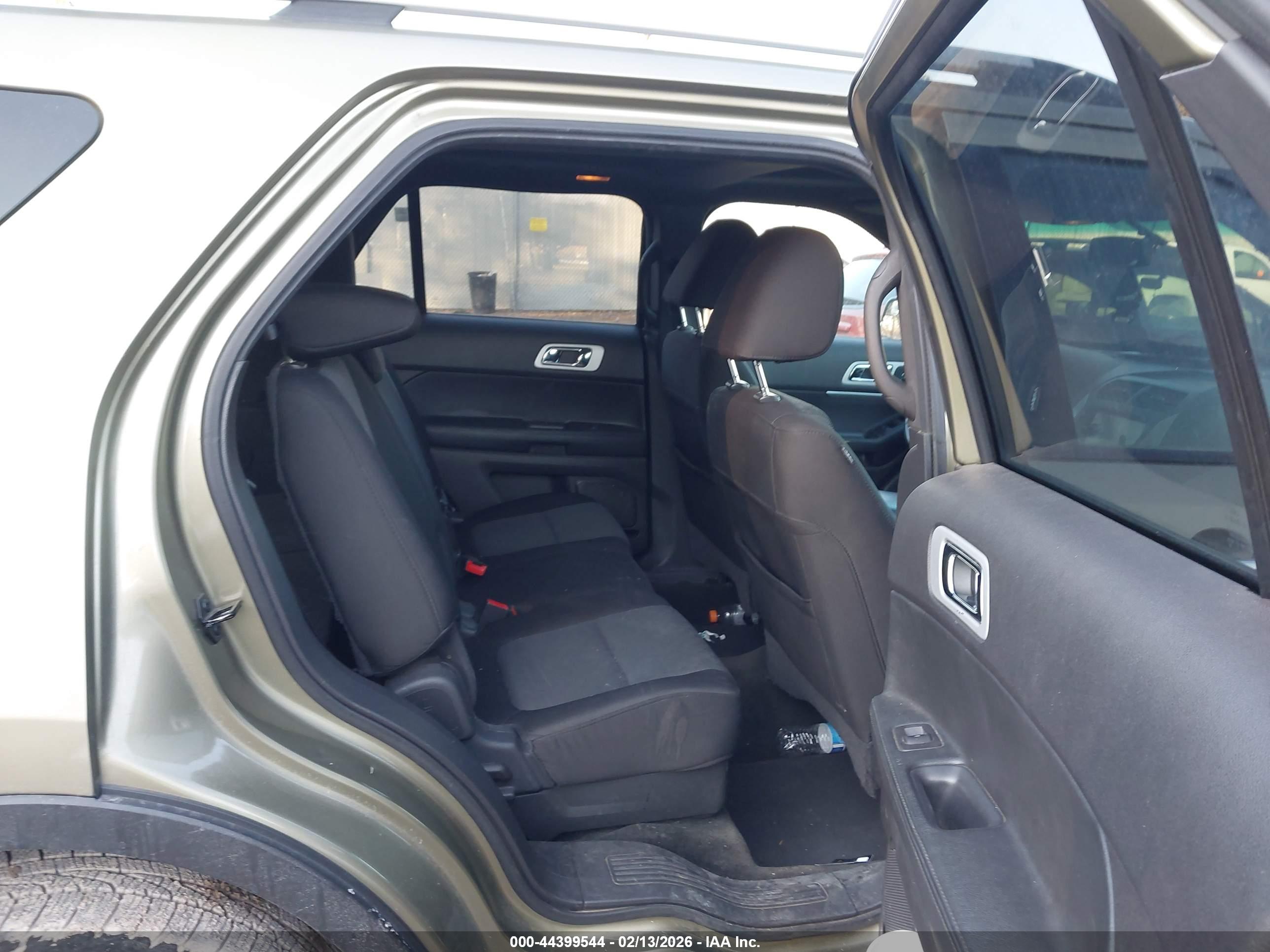 FORD EXPLORER image 8