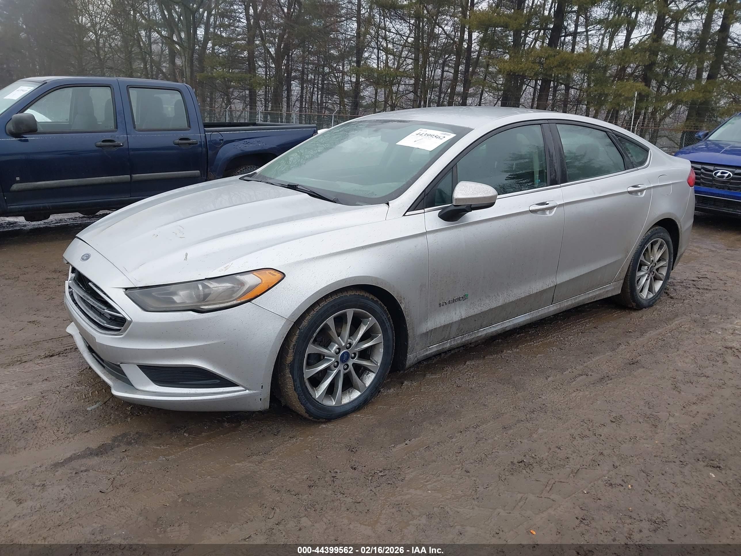 FORD FUSION image 2