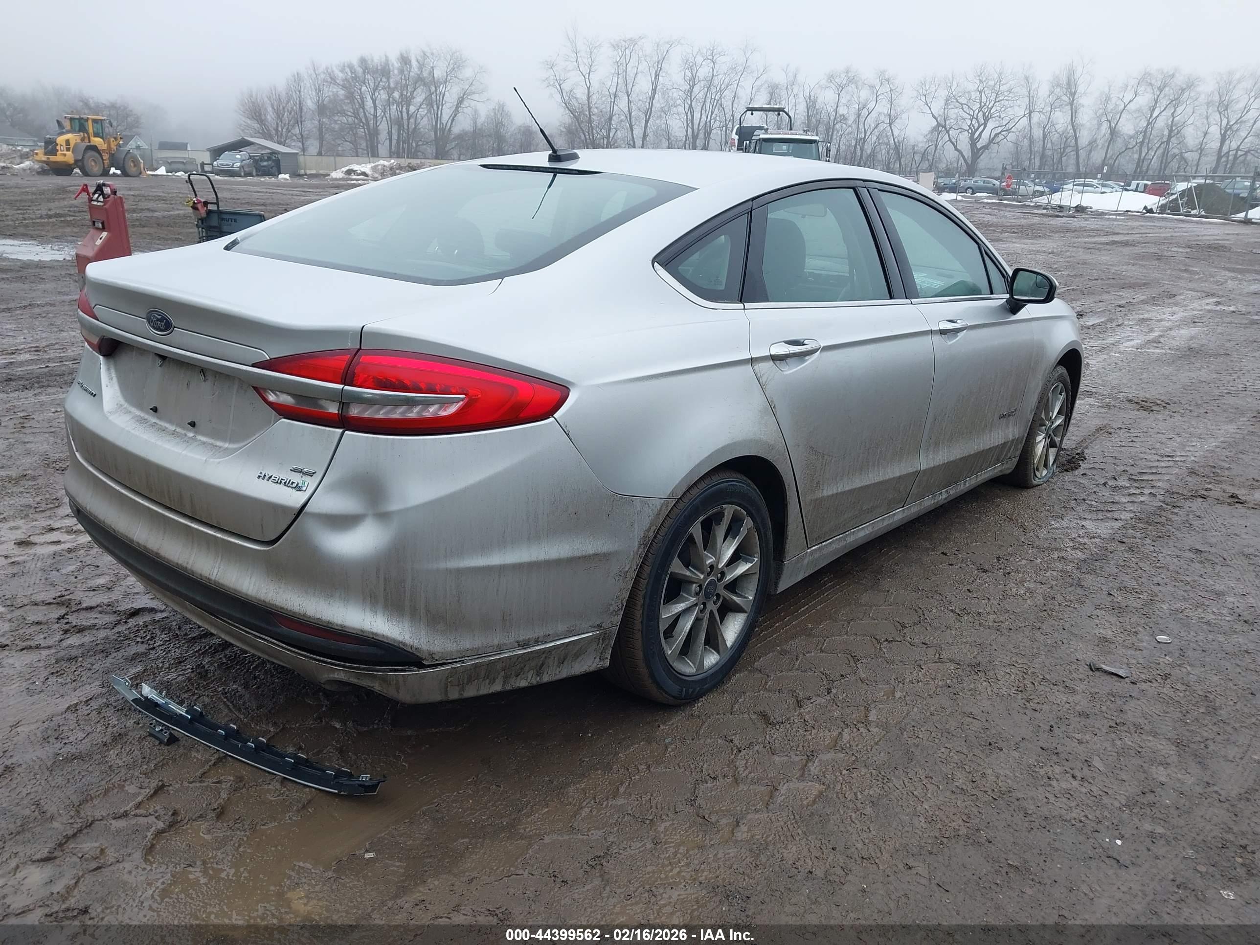 FORD FUSION image 4