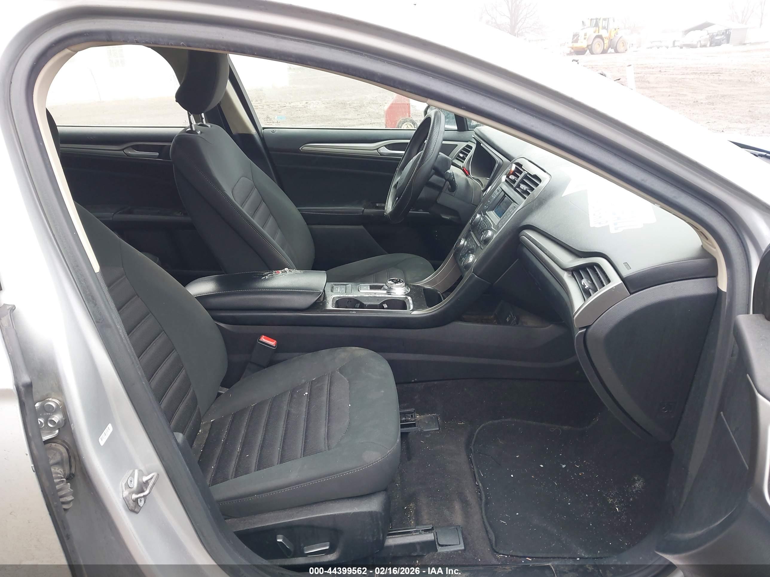 FORD FUSION image 5