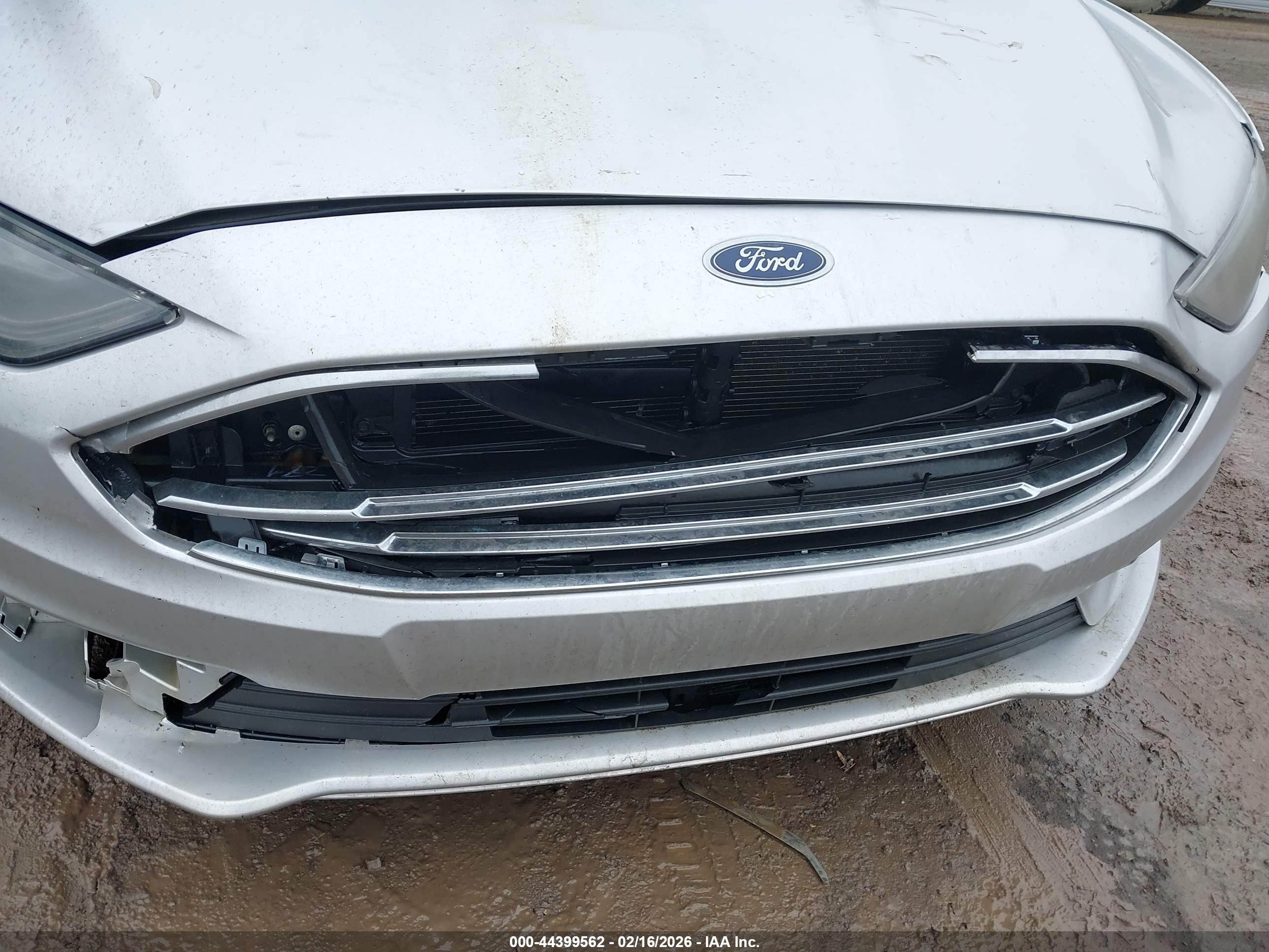 FORD FUSION image 6