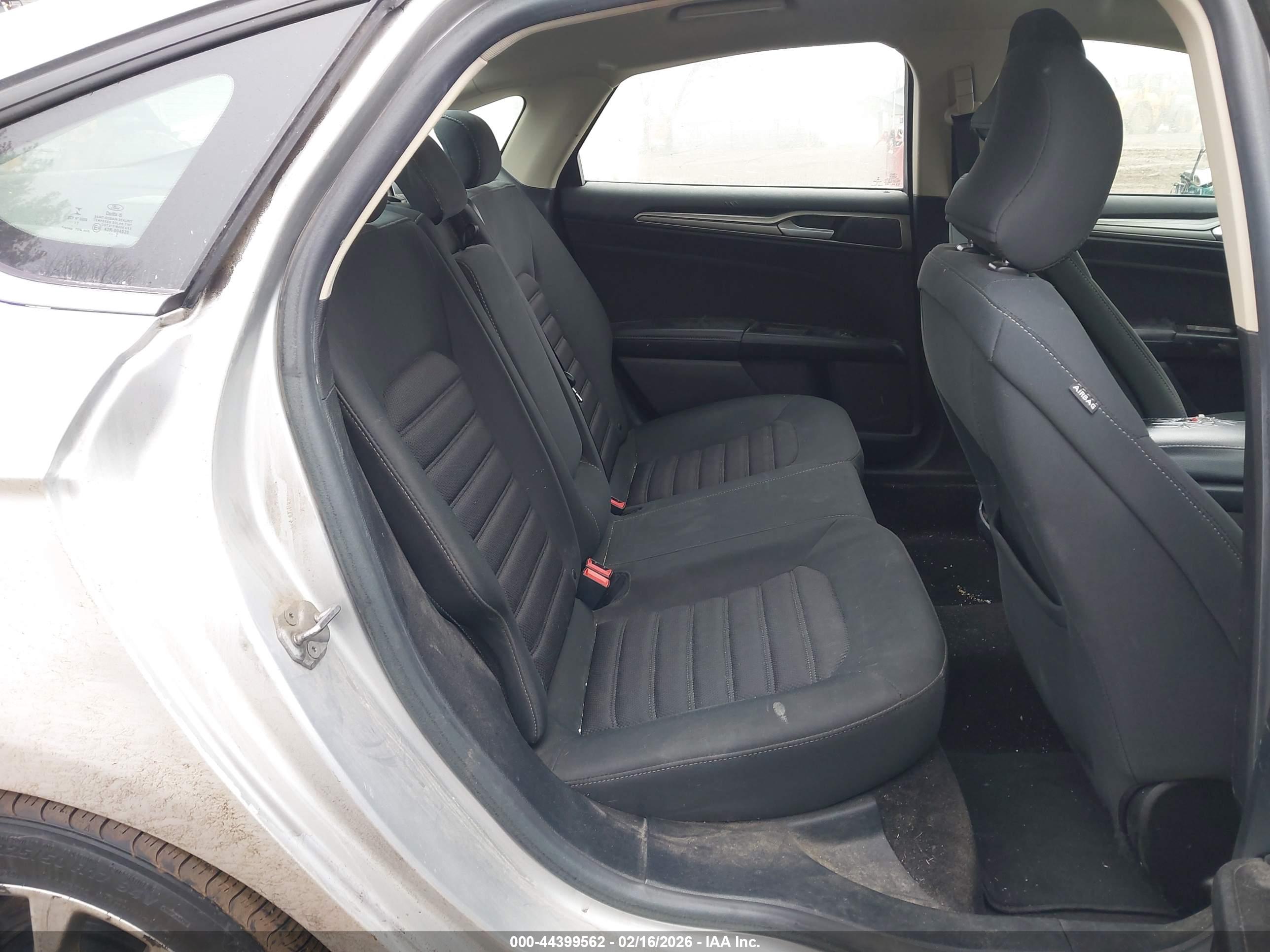 FORD FUSION image 8