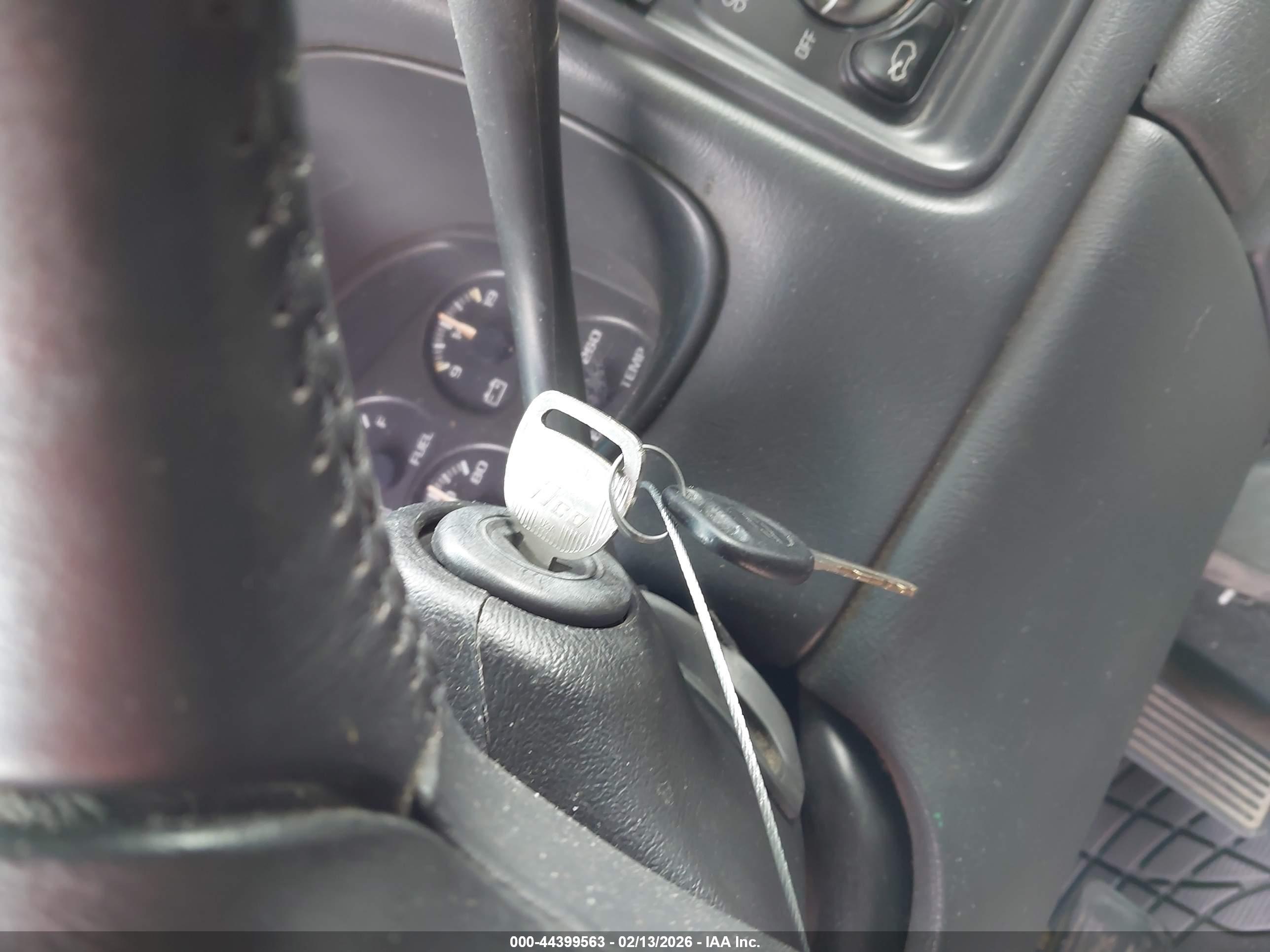 CHEVROLET SILVERADO image 11