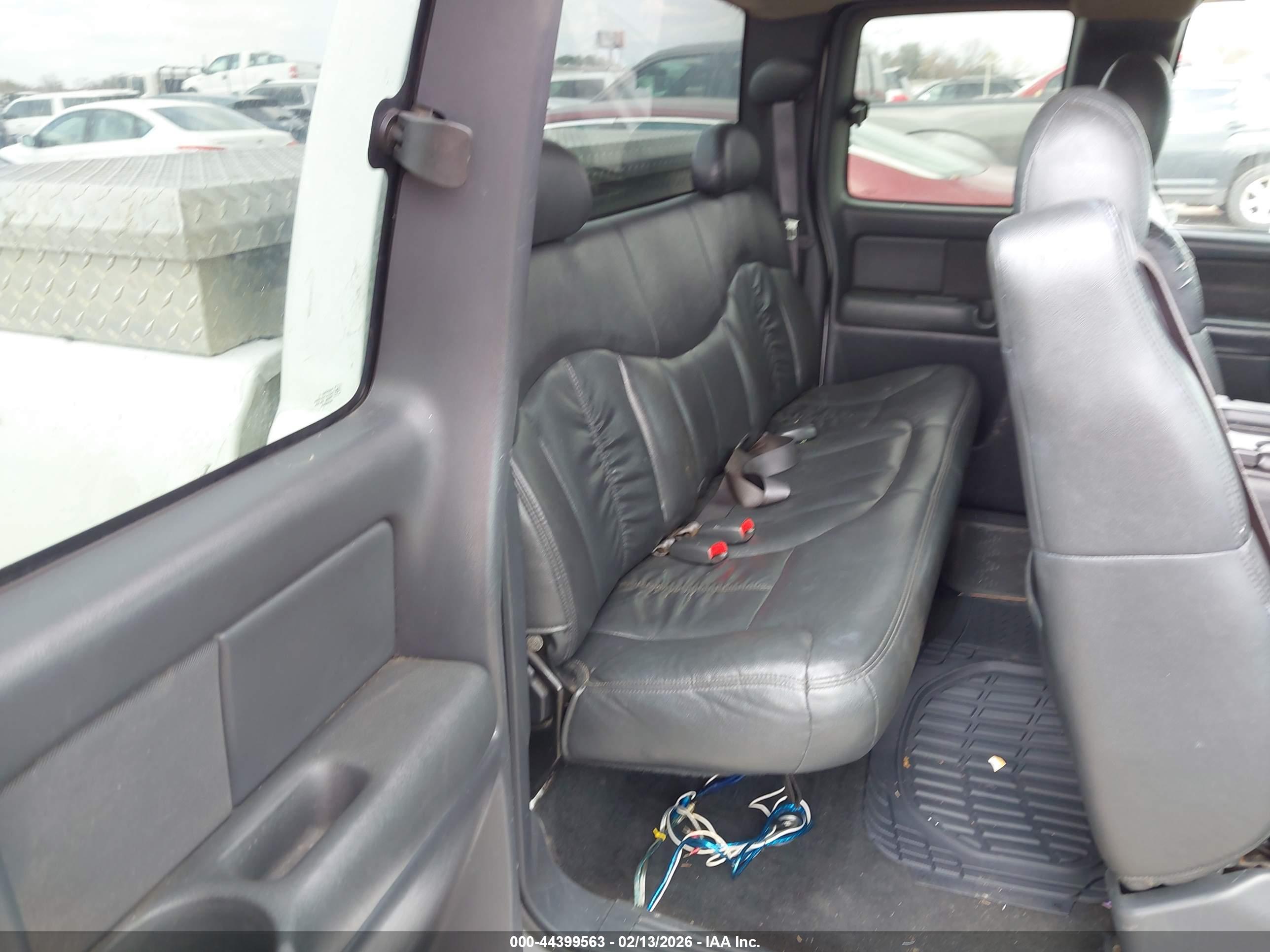 CHEVROLET SILVERADO image 8