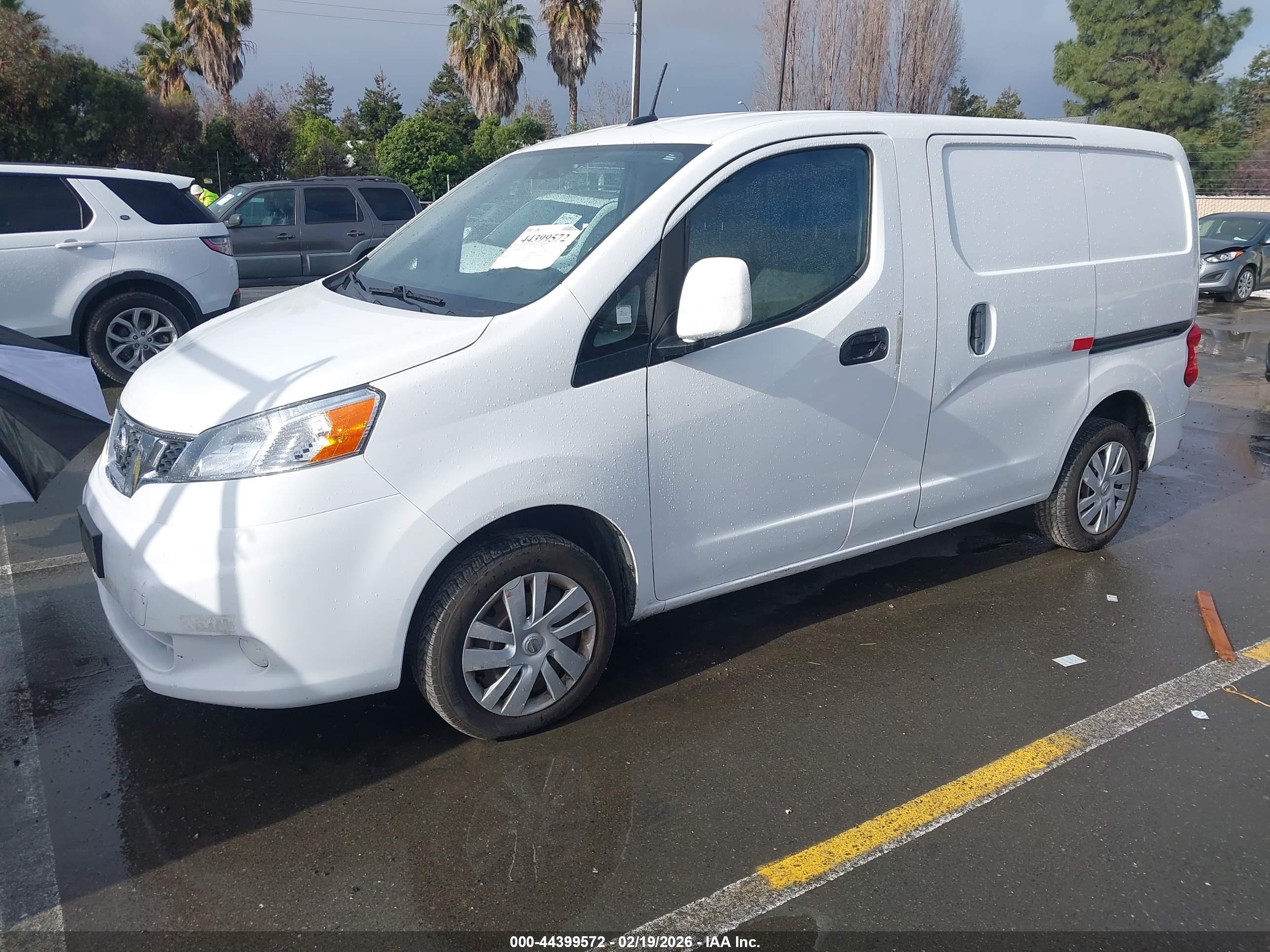 NISSAN NV200 image 2