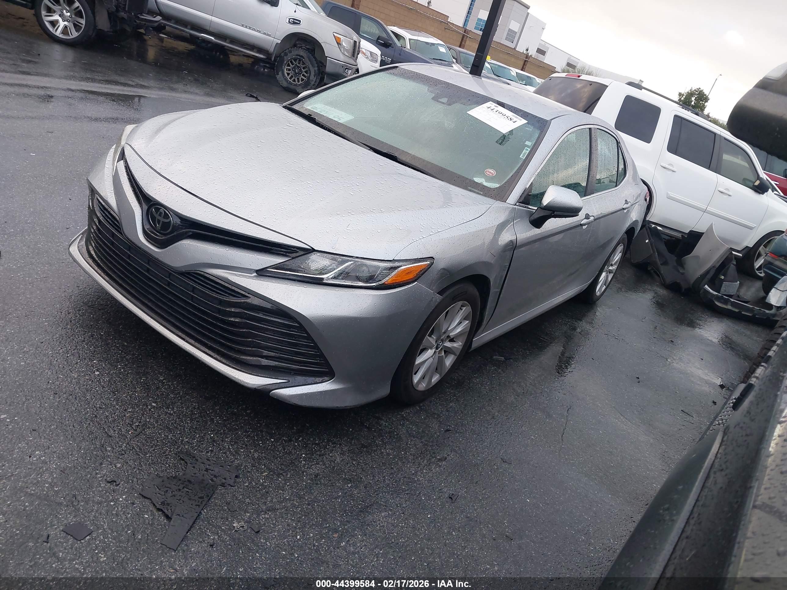 TOYOTA CAMRY image 2