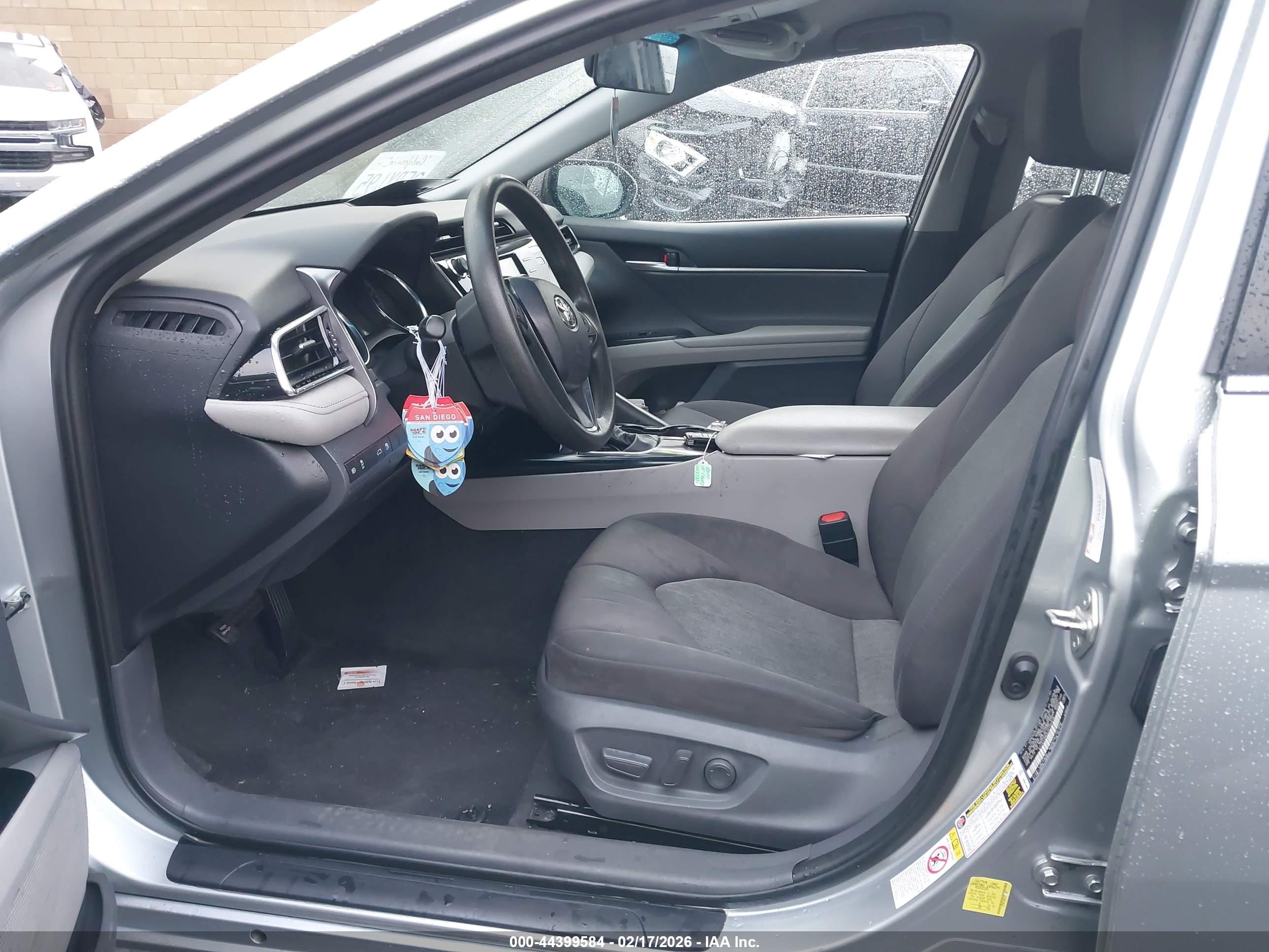 TOYOTA CAMRY image 5